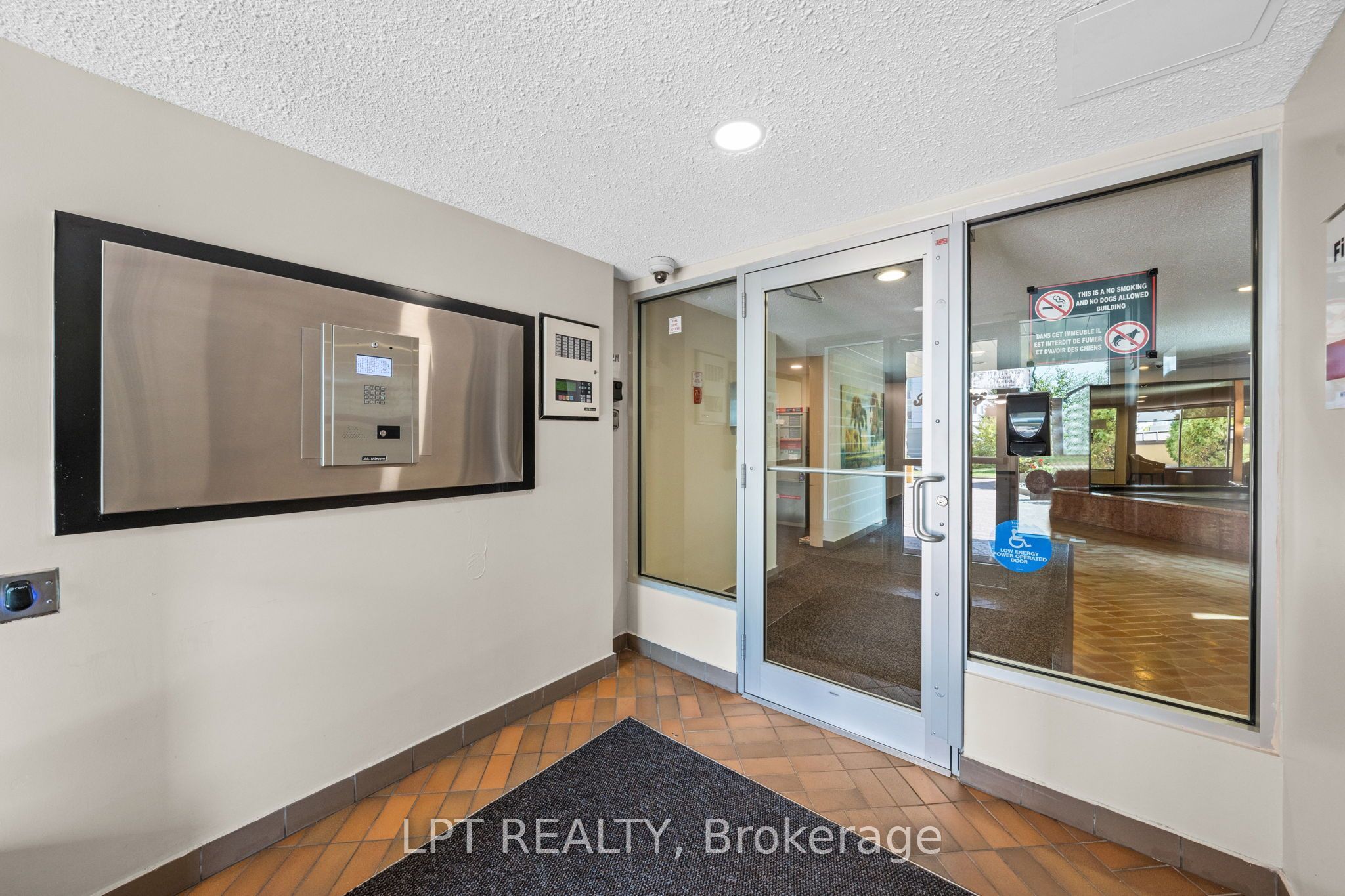 555 Brittany Drive PH5, Manor Park - Cardinal Glen and Area, ON K1K 4C5 photo 5