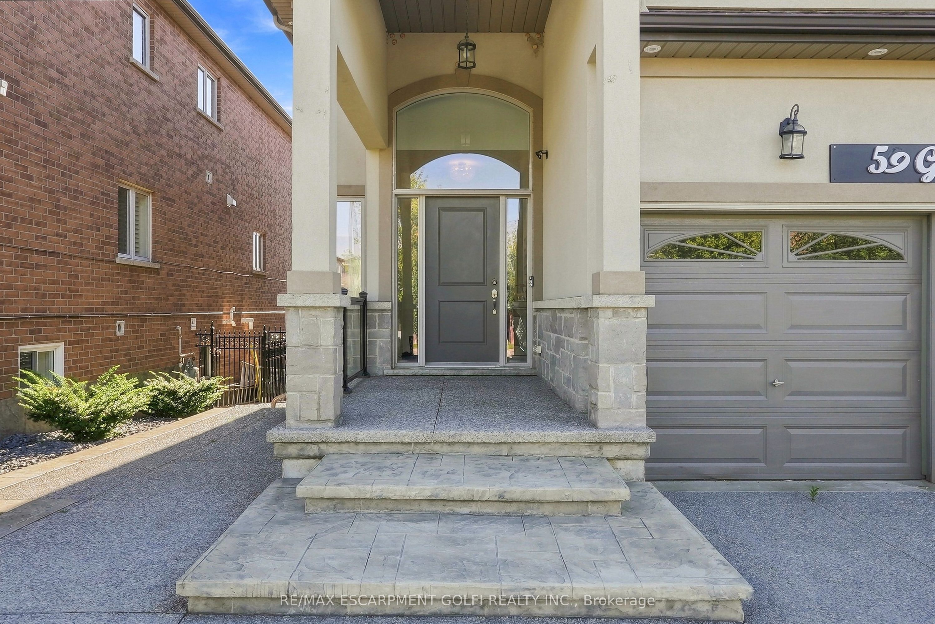 59 Greti Drive, Hamilton, ON L9B 0E3 photo 2