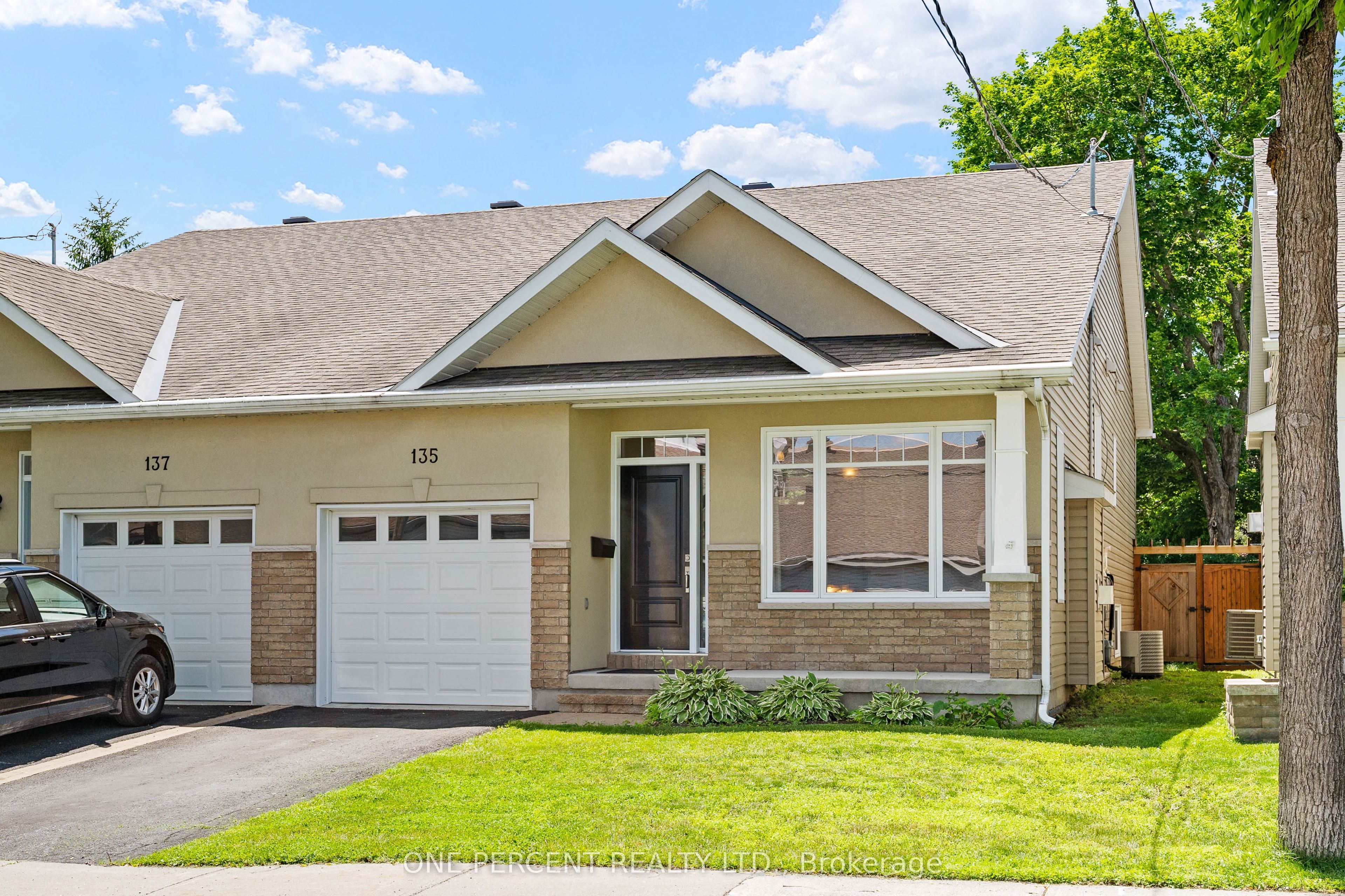 135 Elizabeth Street, Carleton Place, ON K7C 2V9 photo 2