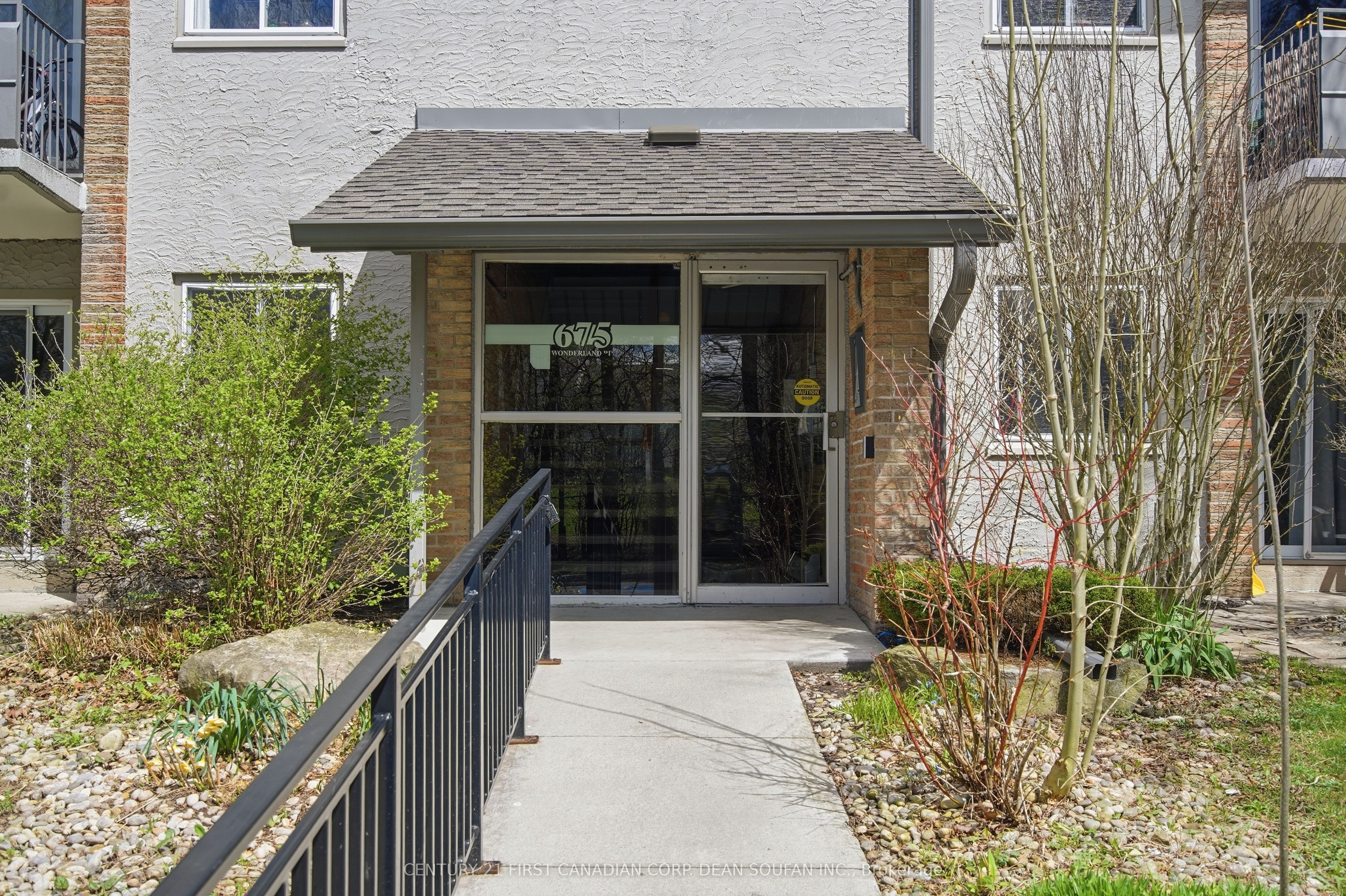 675 Wonderland Road S 6, London South, ON N6K 1M1 photo 2