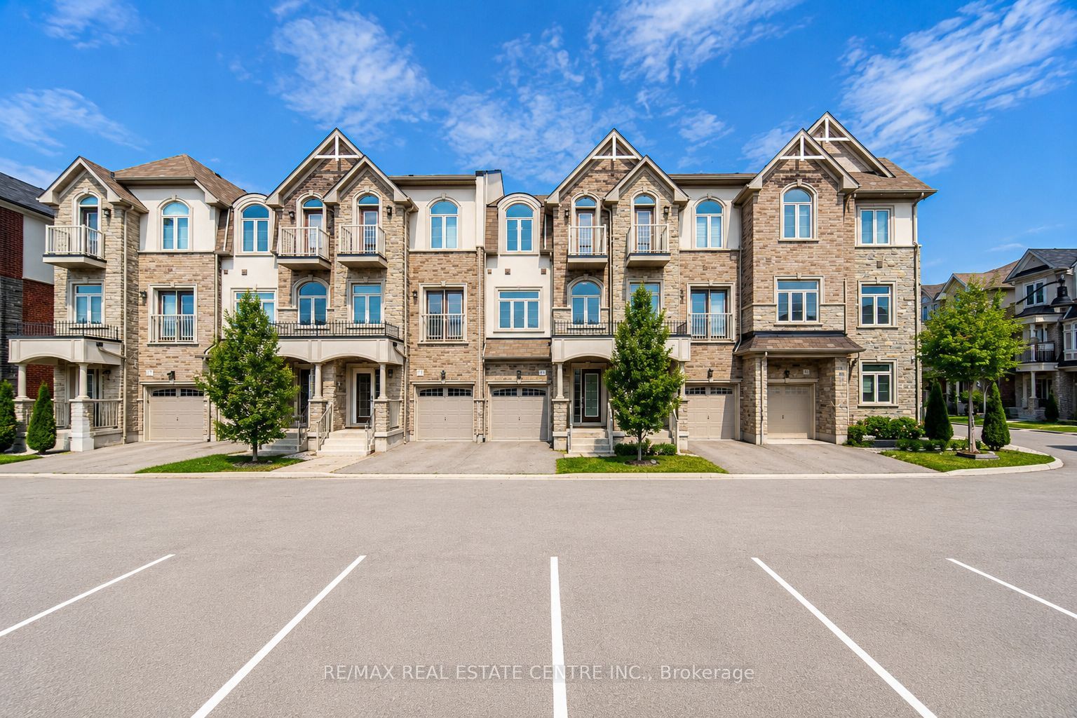 137 Borers Creek Circle, Hamilton, ON L8B 1W3 photo 2