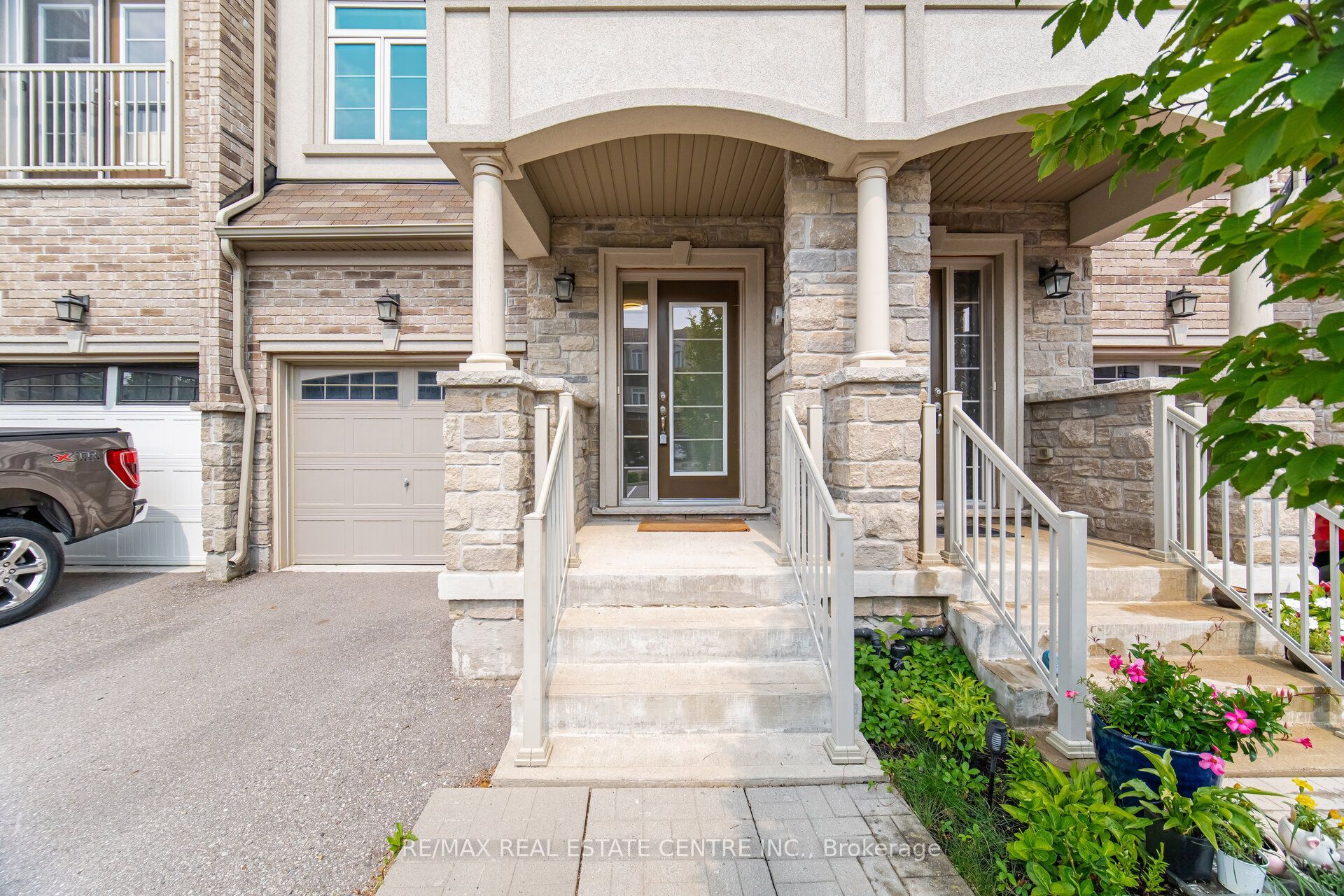 137 Borers Creek Circle, Hamilton, ON L8B 1W3 photo 3