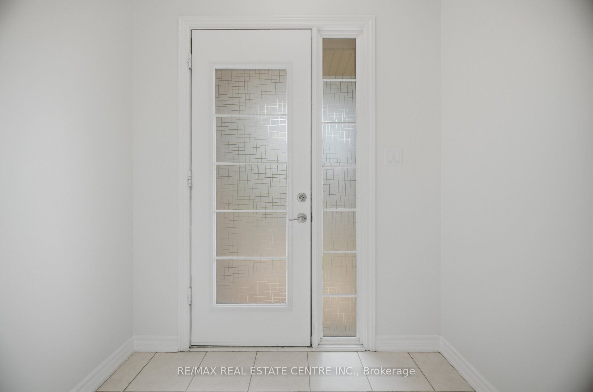 137 Borers Creek Circle, Hamilton, ON L8B 1W3 photo 4