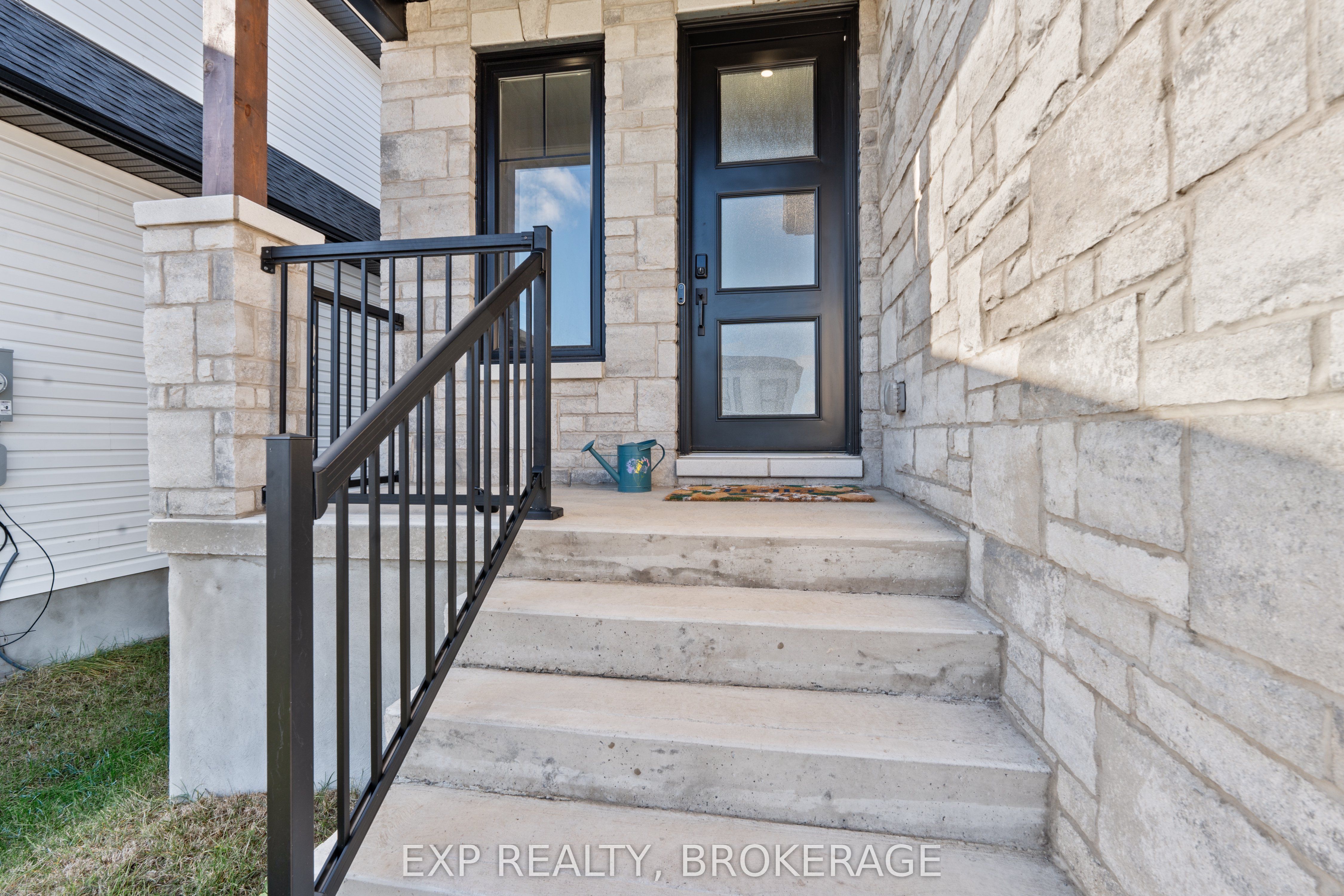 121 CREIGHTON Drive, Loyalist, ON K0H 2H0 photo 4