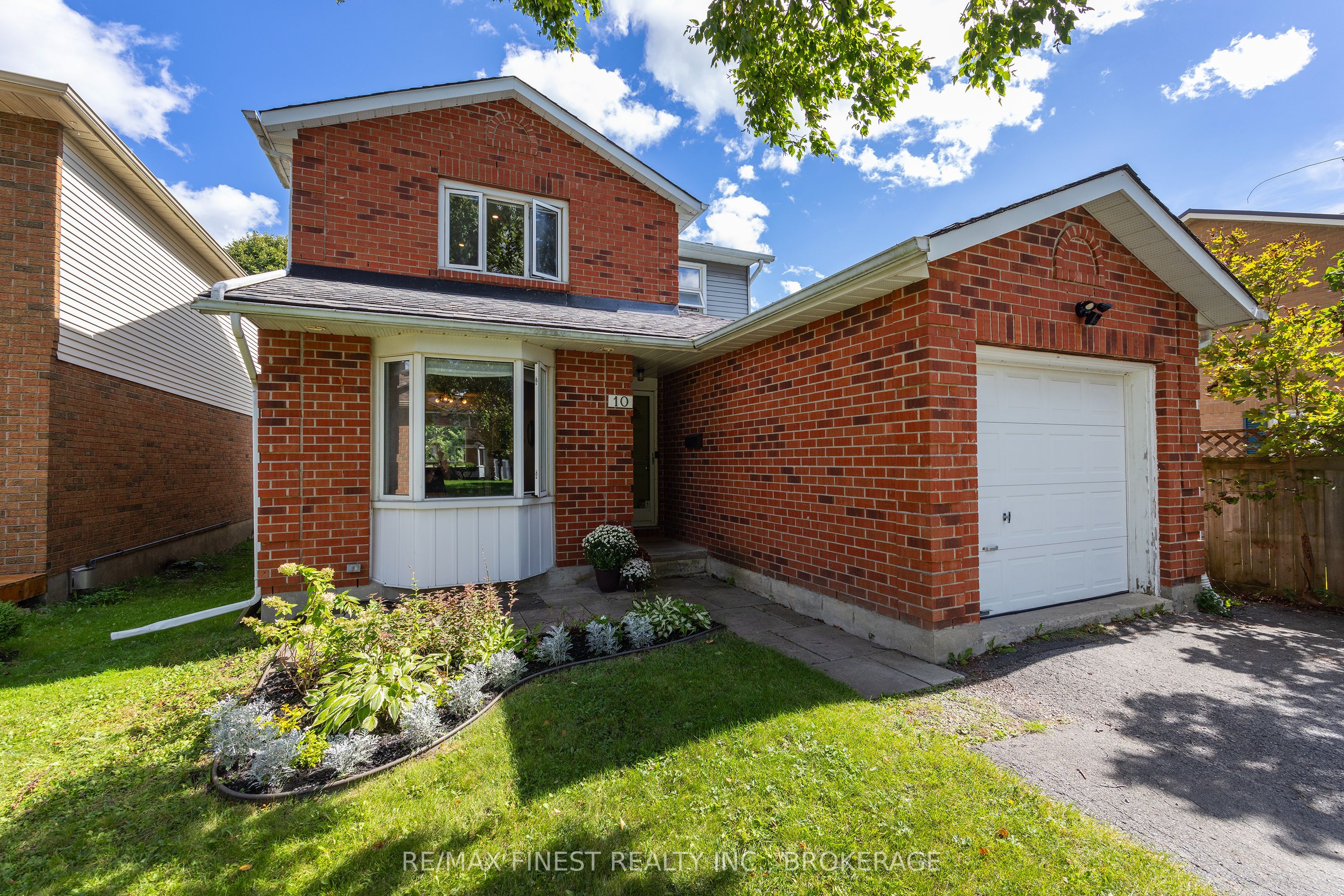 10 CHARTWELL Crescent, Kingston, ON K7K 6M5