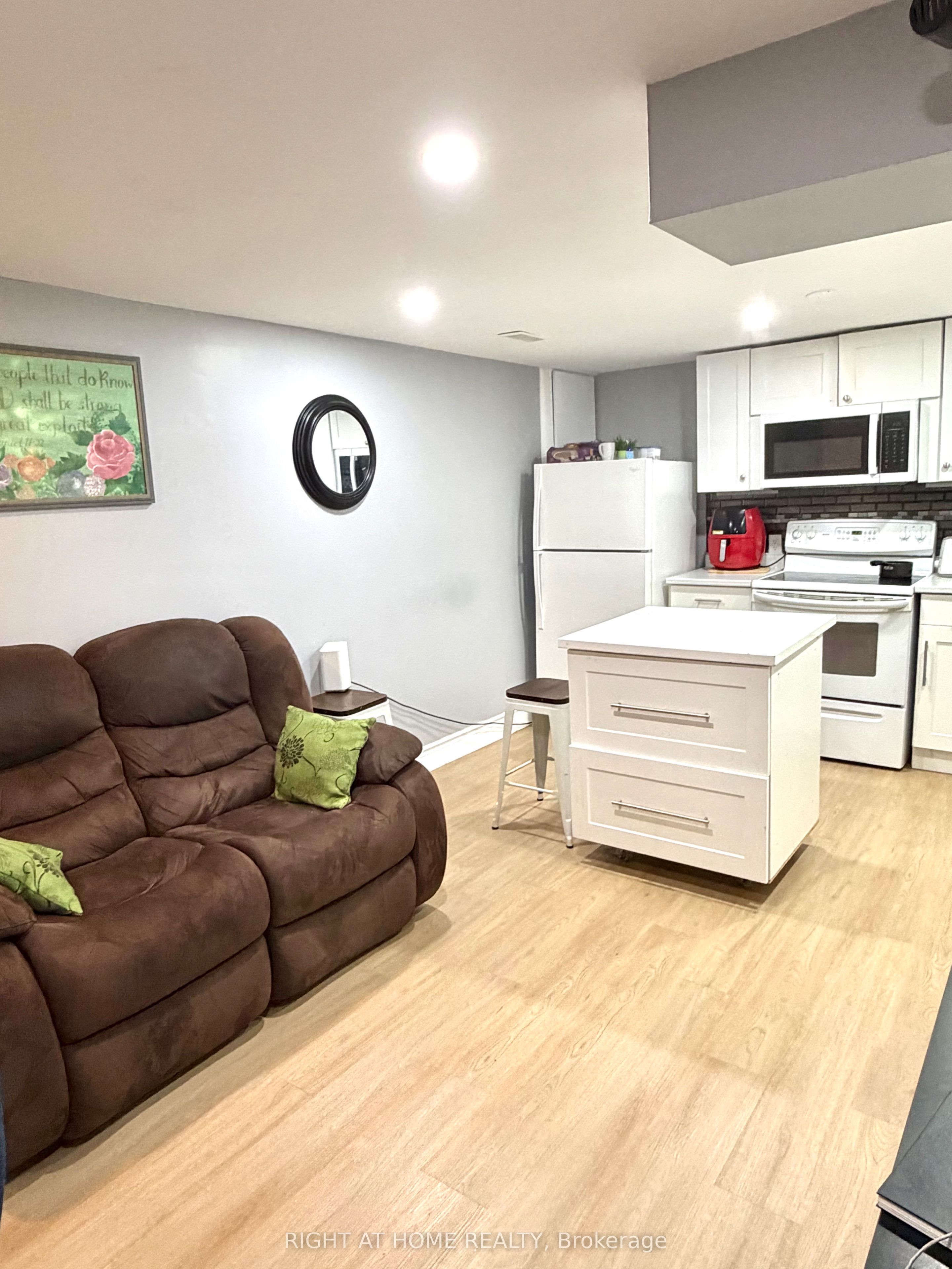 237 Homestead (Basement ) Crescent, London North, ON N6G 2E7 photo 3