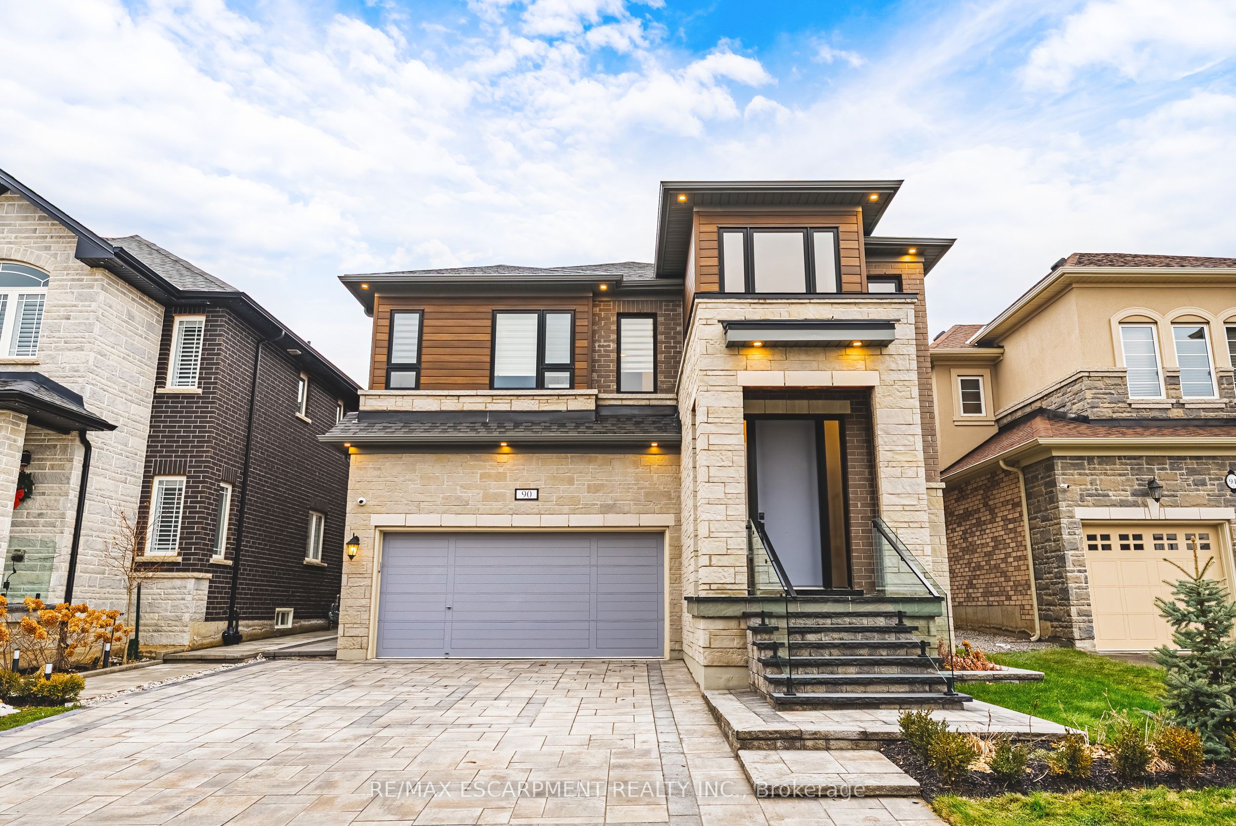 90 Robertson Road, Hamilton, ON L9K 0H8