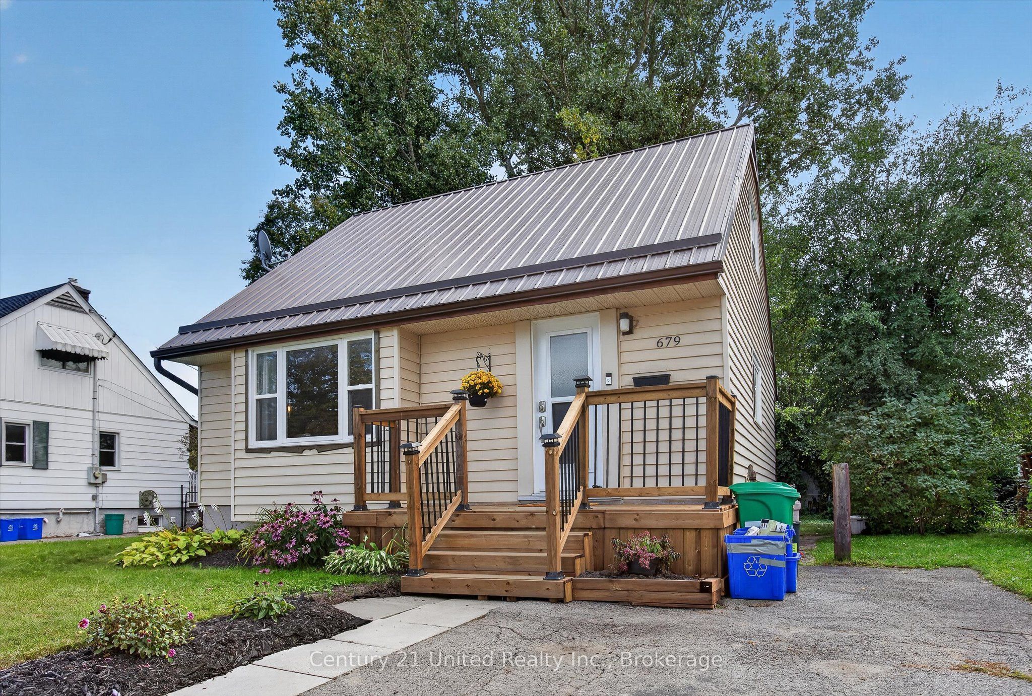 679 Hawley Street, Peterborough, ON K9J 4C7 photo 2