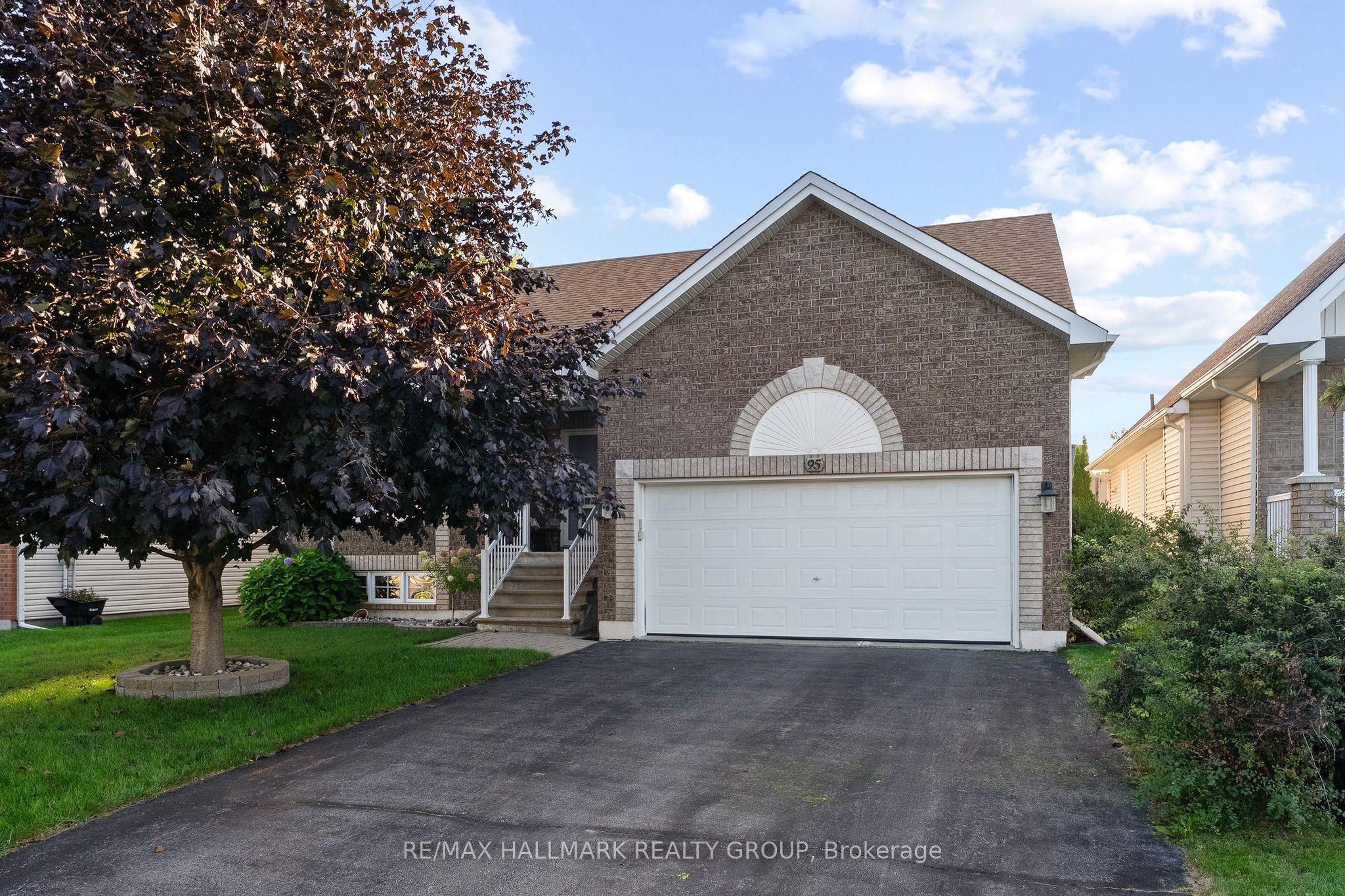 95 Lloydalex Crescent, Stittsville - Munster - Richmond, ON K2S 2E8 photo 2