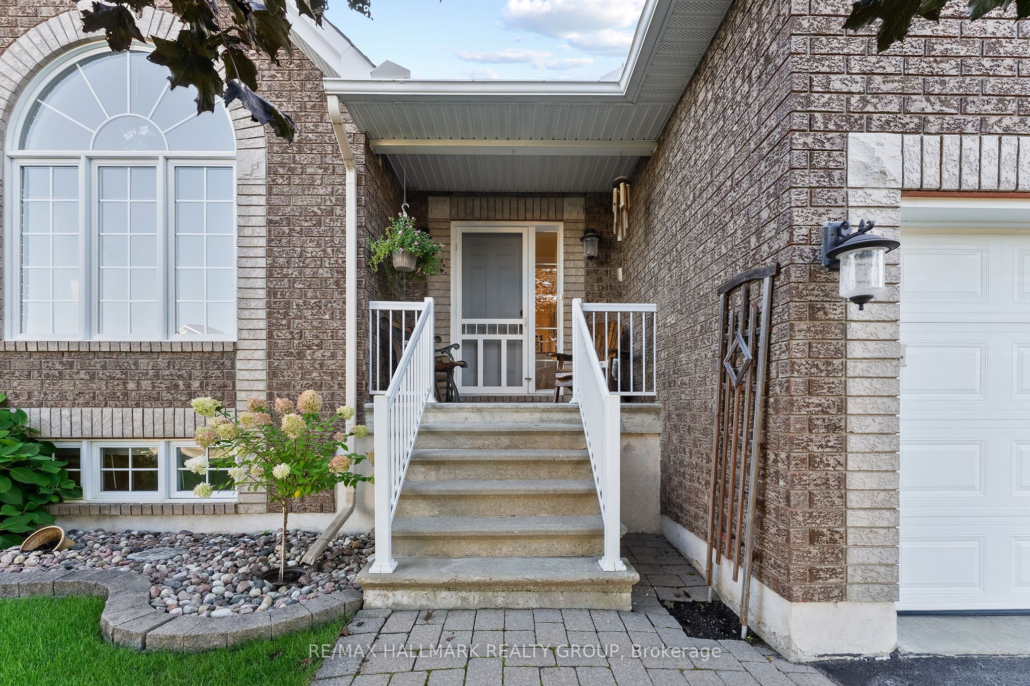 95 Lloydalex Crescent, Stittsville - Munster - Richmond, ON K2S 2E8 photo 3