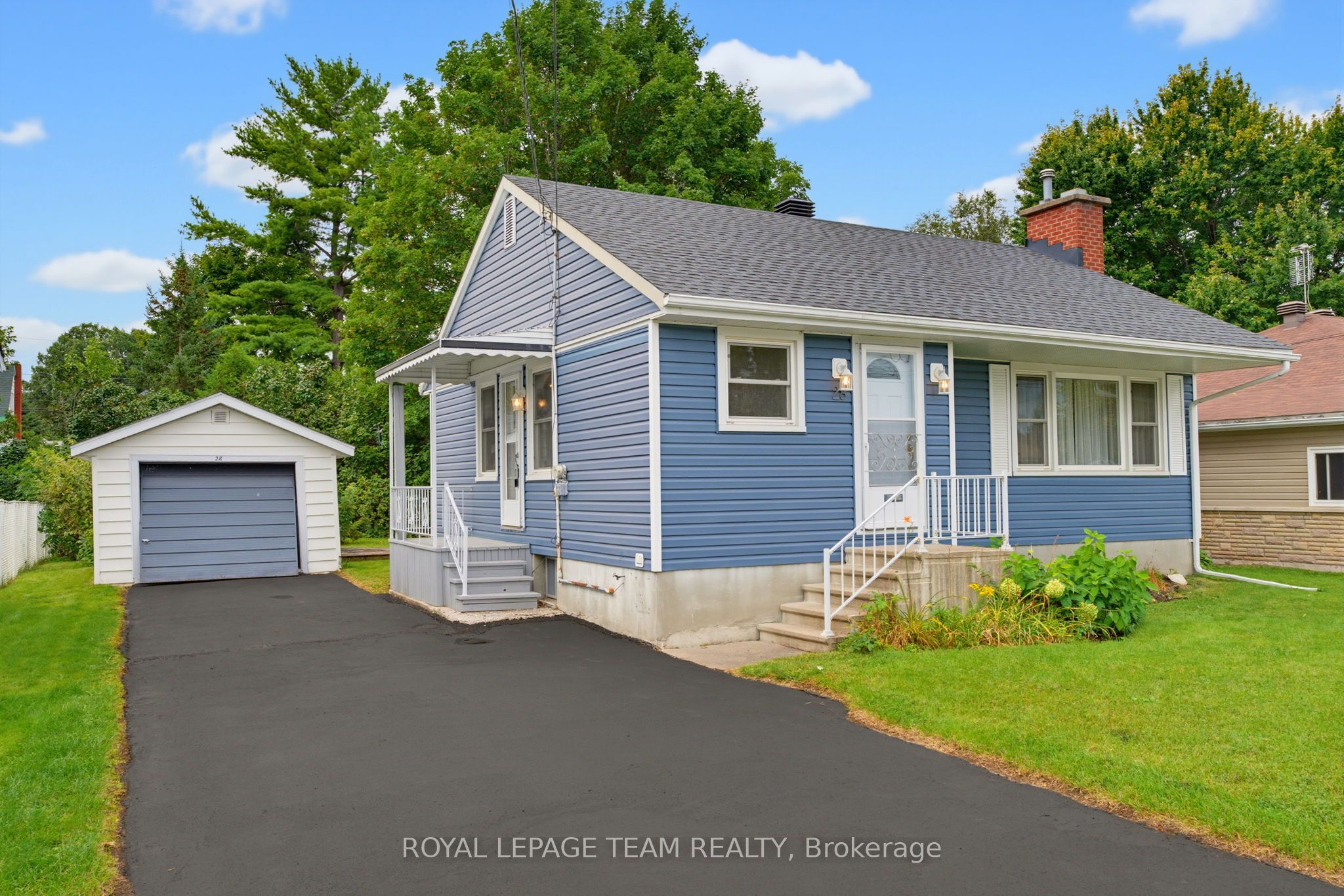 28 Catherine Street, Smiths Falls, ON K7A 4A2 photo 2