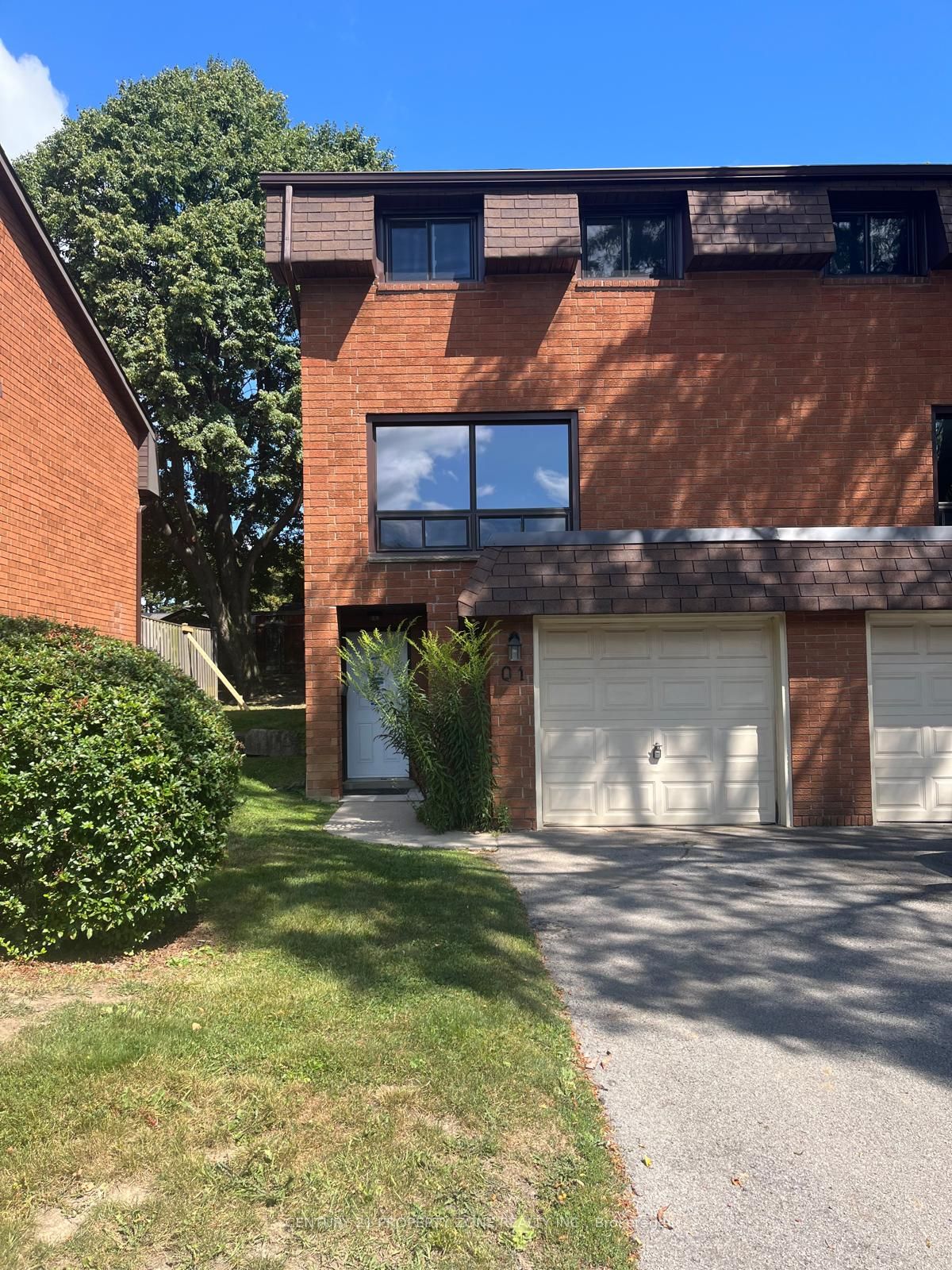 444 Stone Church Road W Q1, Hamilton, ON L9B 1R1