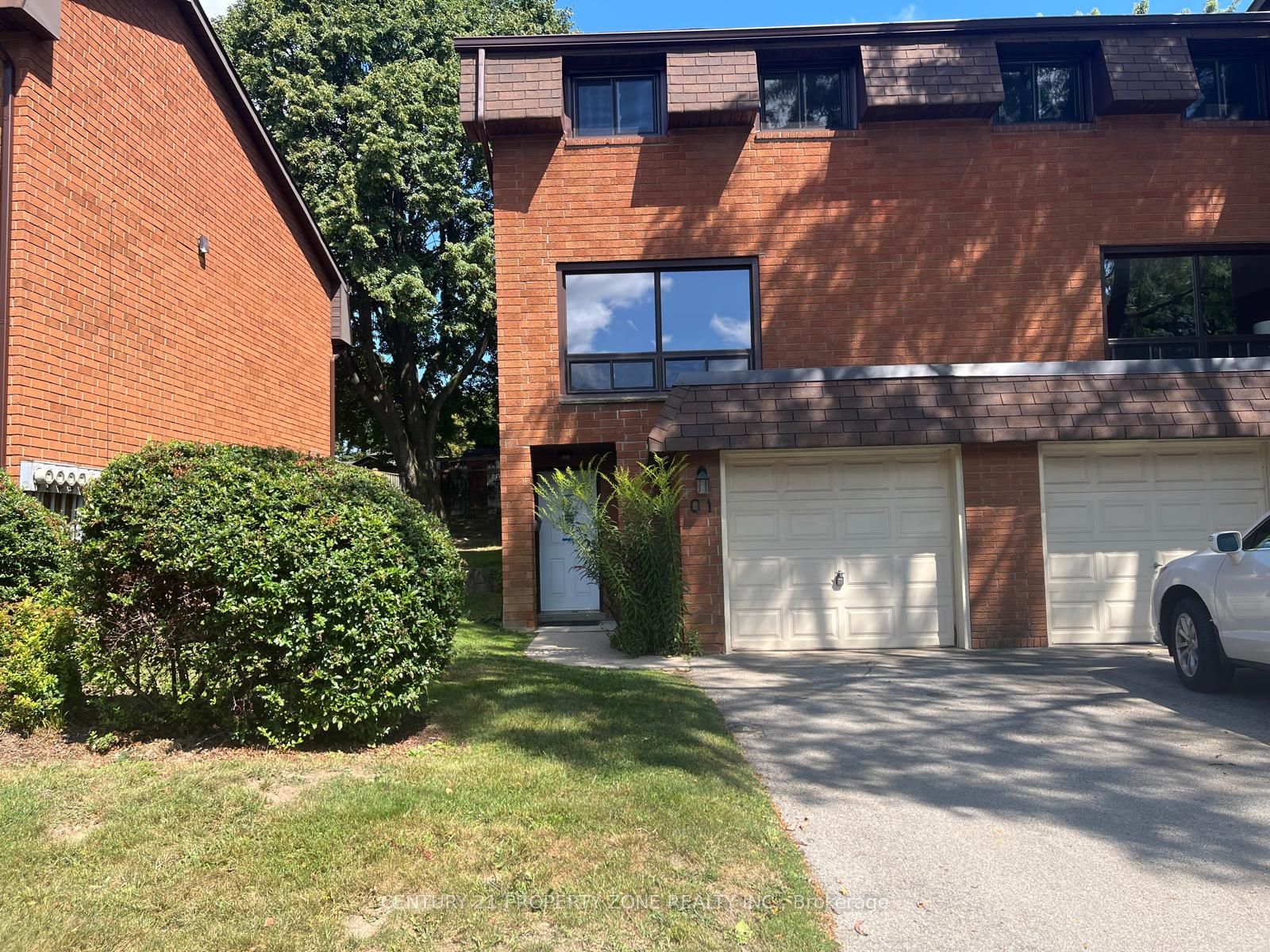 444 Stone Church Road W Q1, Hamilton, ON L9B 1R1 photo 2