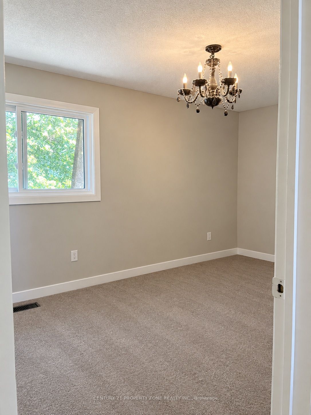444 Stone Church Road W Q1, Hamilton, ON L9B 1R1 photo 4