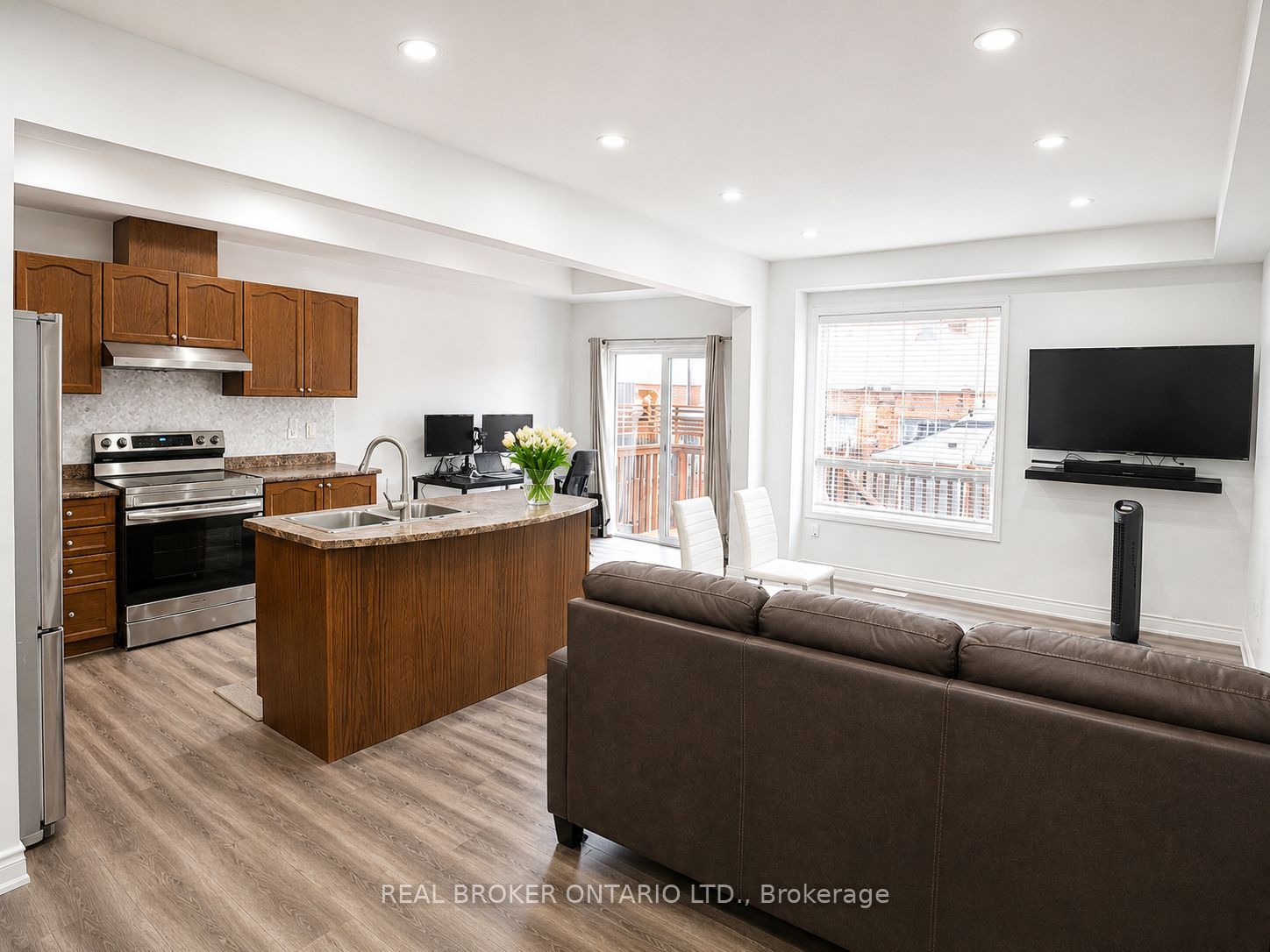 142 Palacebeach Trail, Hamilton, ON L8E 0C3 photo 2