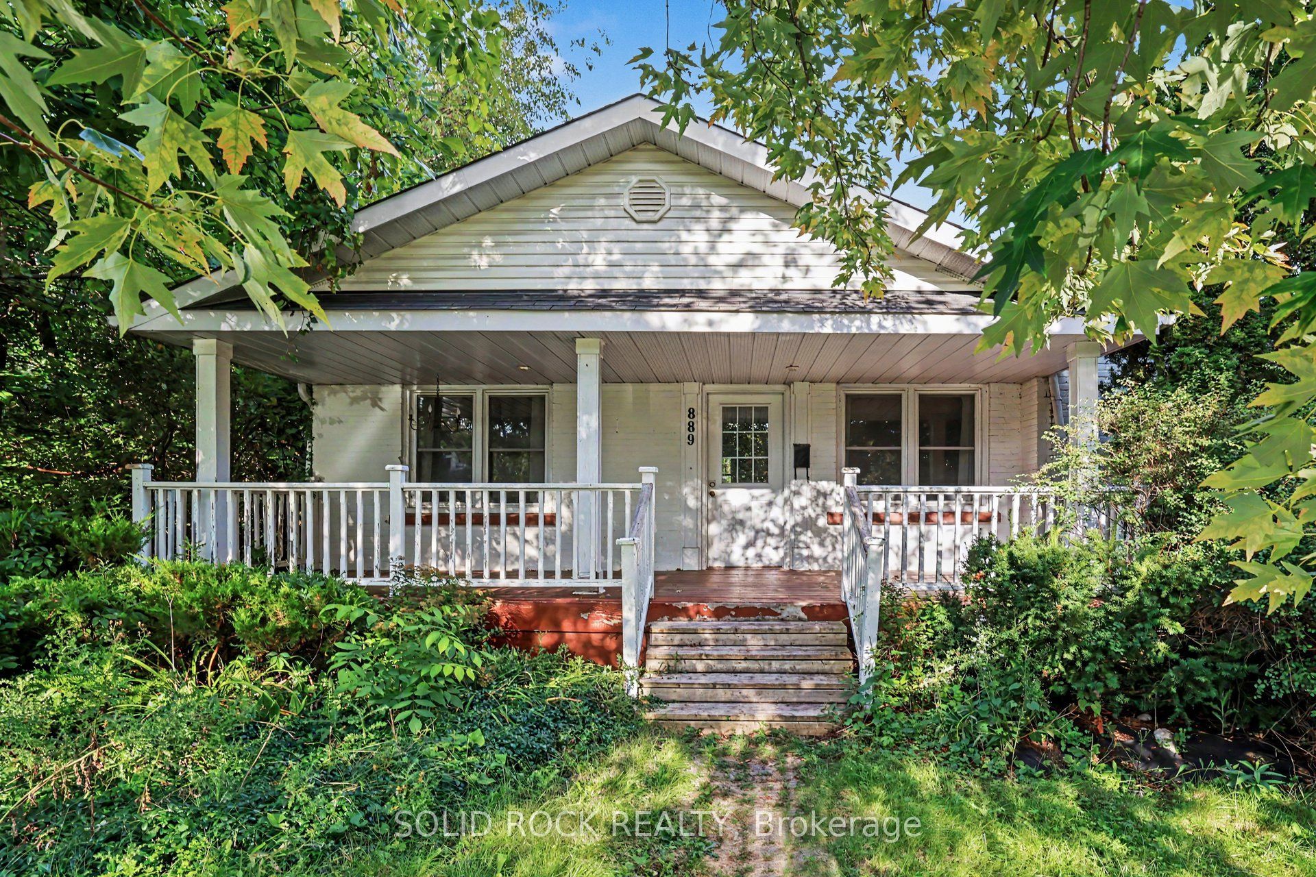 889 Mountainview Avenue, Britannia Heights - Queensway Terrace N and Area, ON K2B 5G1