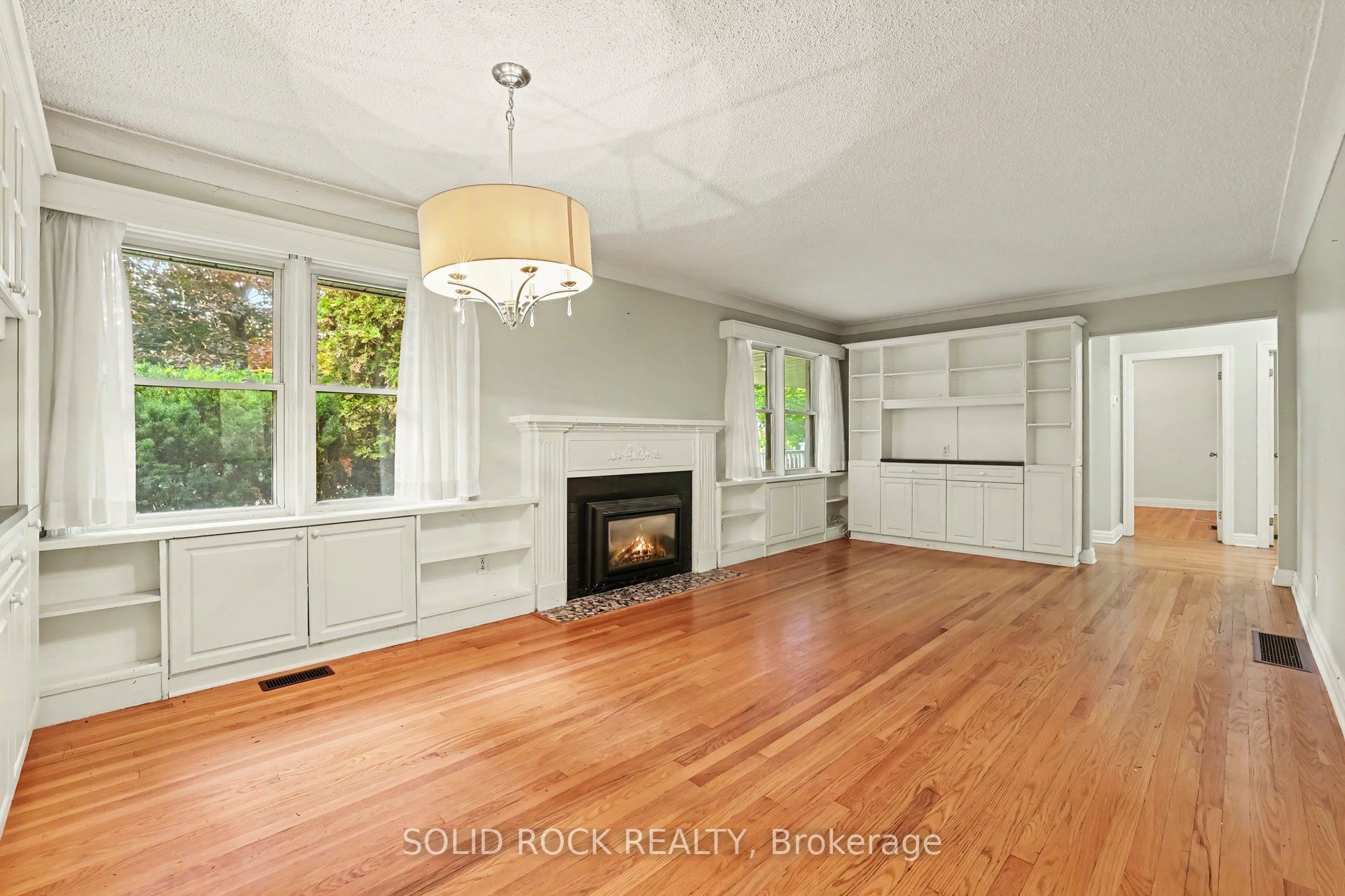 889 Mountainview Avenue, Britannia Heights - Queensway Terrace N and Area, ON K2B 5G1 photo 3