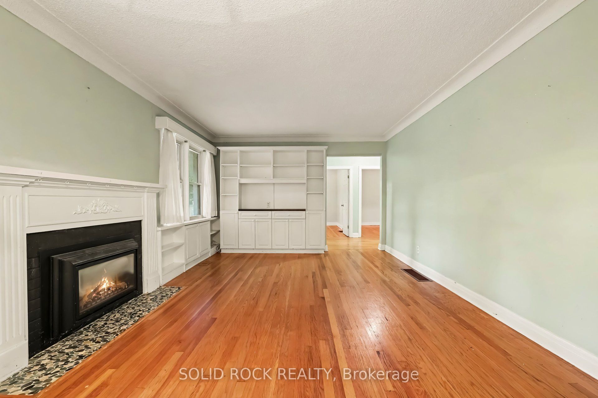 889 Mountainview Avenue, Britannia Heights - Queensway Terrace N and Area, ON K2B 5G1 photo 4