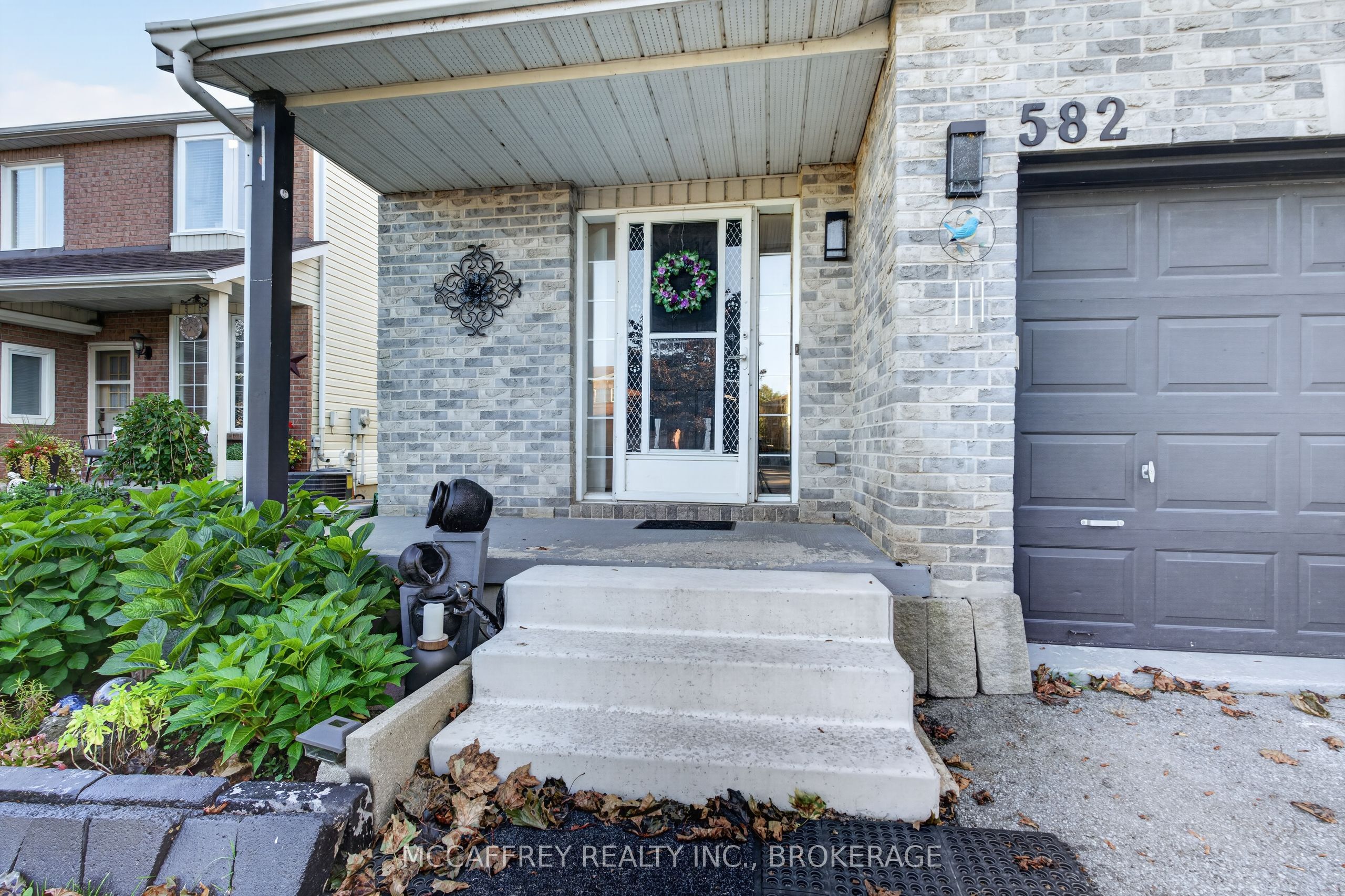 582 Barnsley Crescent, Kingston, ON K7M 8X3 photo 3