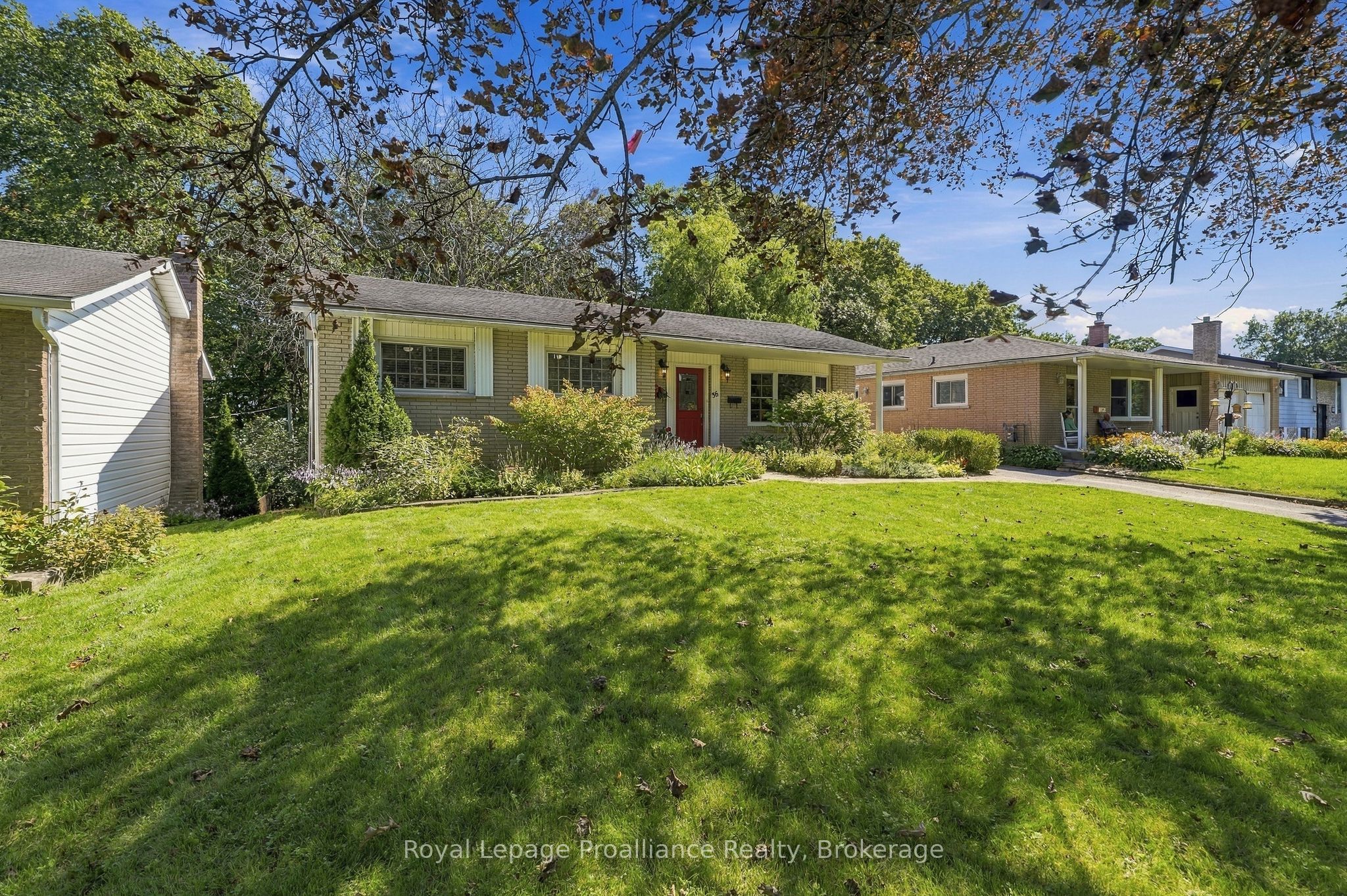 36 Parkview Heights, Quinte West, ON K8V 5L7 photo 2