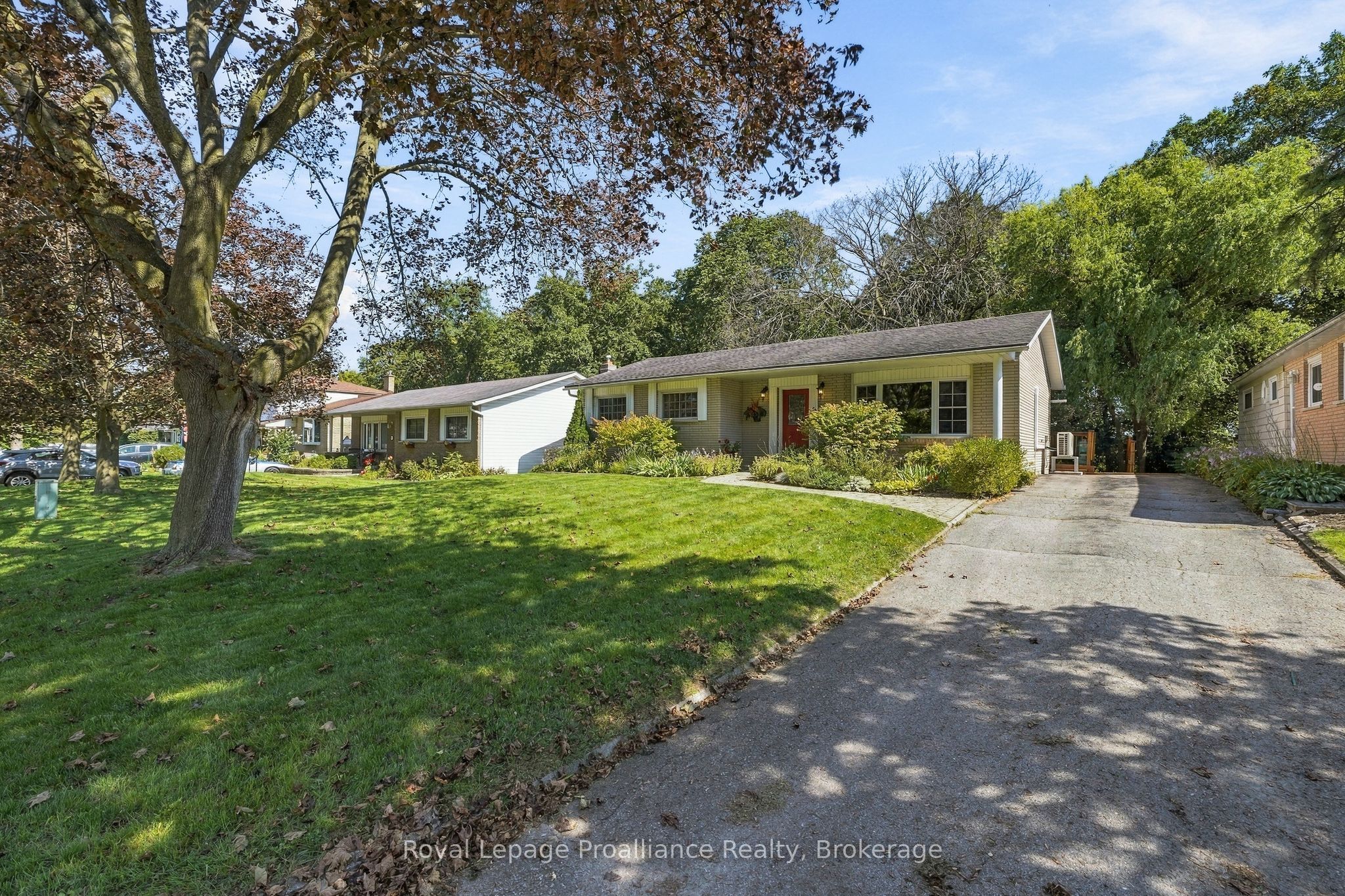 36 Parkview Heights, Quinte West, ON K8V 5L7 photo 3