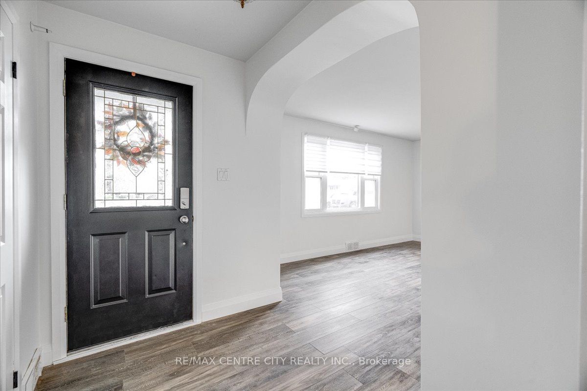 549 Victoria Street, Strathroy-Caradoc, ON N7G 3C2 photo 5