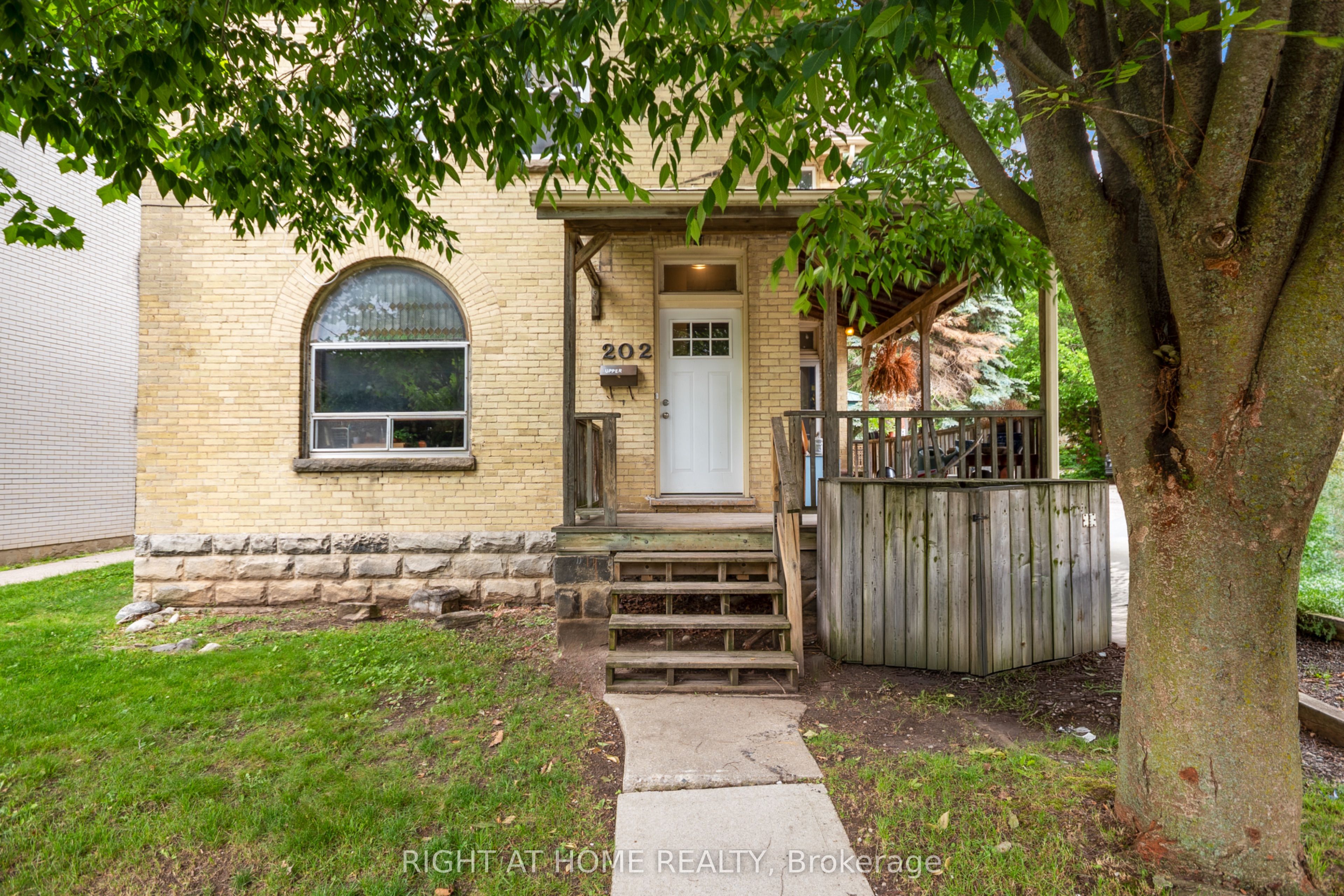 202 Sydenham Street, London East, ON N6A 1W3 photo 2
