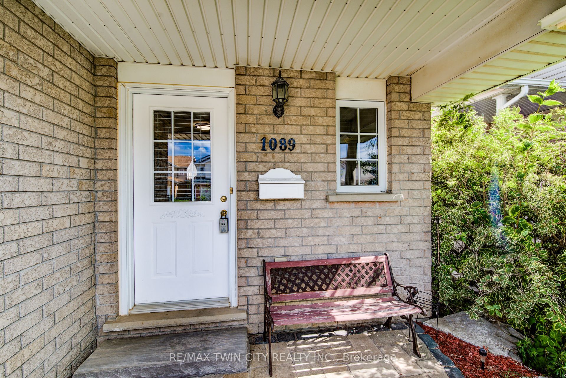 1089 COPPER LEAF Crescent, Kitchener, ON N2E 3W4 photo 3