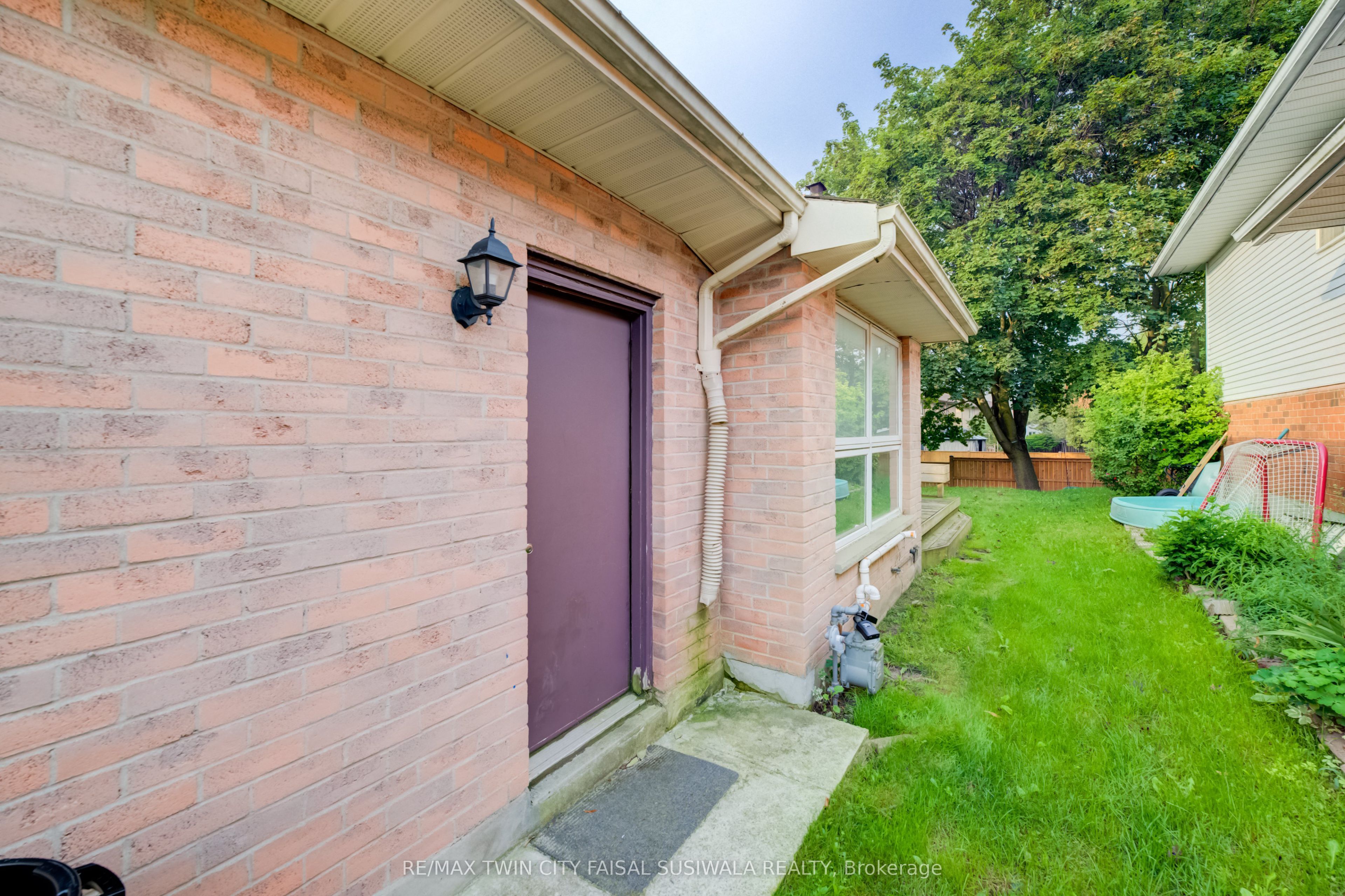 135 Brierdale Drive, Kitchener, ON N2A 3S8 photo 2