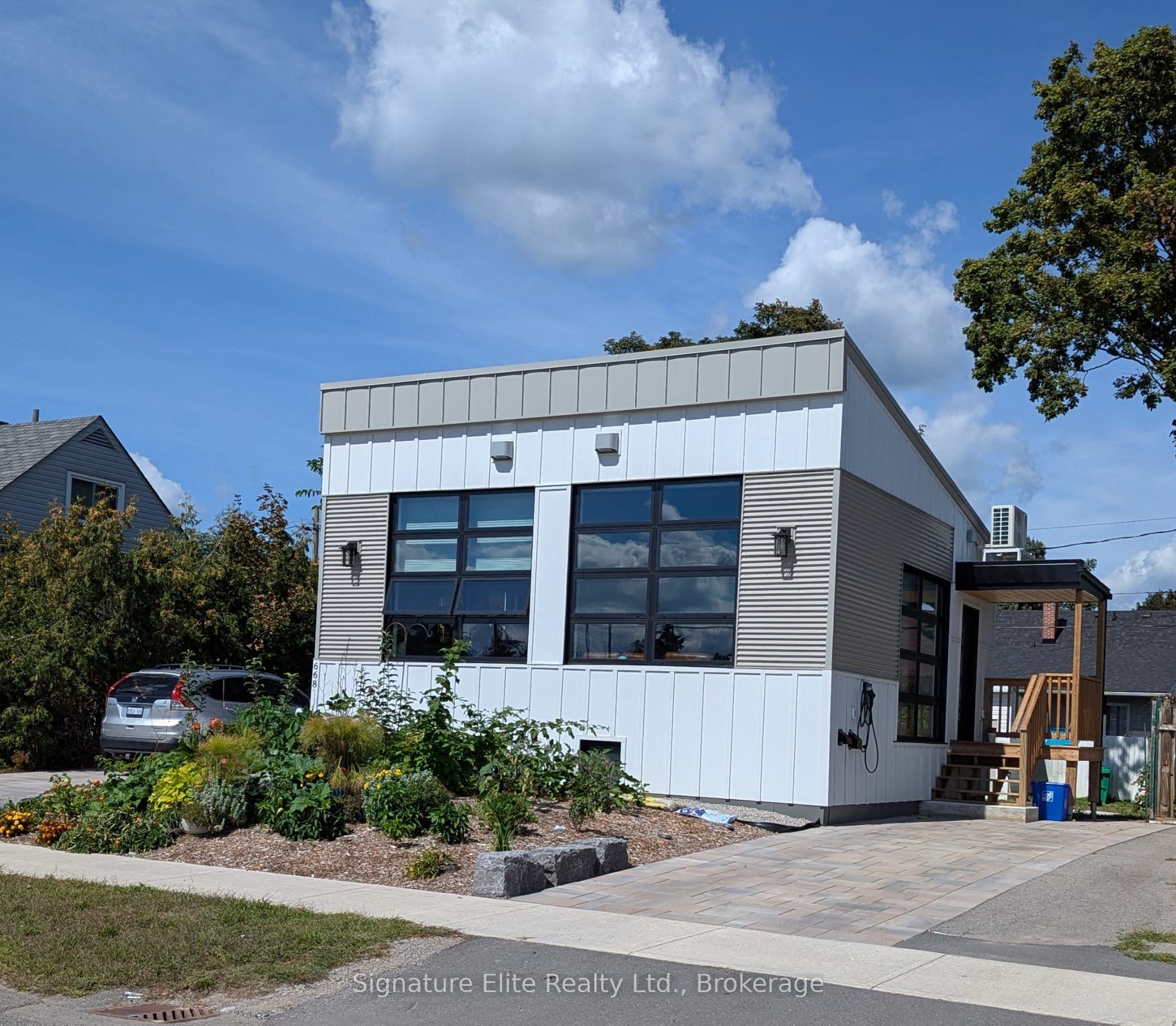 668 Gillespie Avenue, Peterborough, ON K9J 4B6
