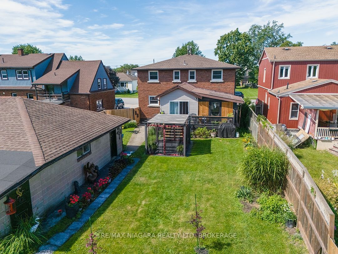 137 Wellington Street, Port Colborne, ON L3K 2K1 photo 2