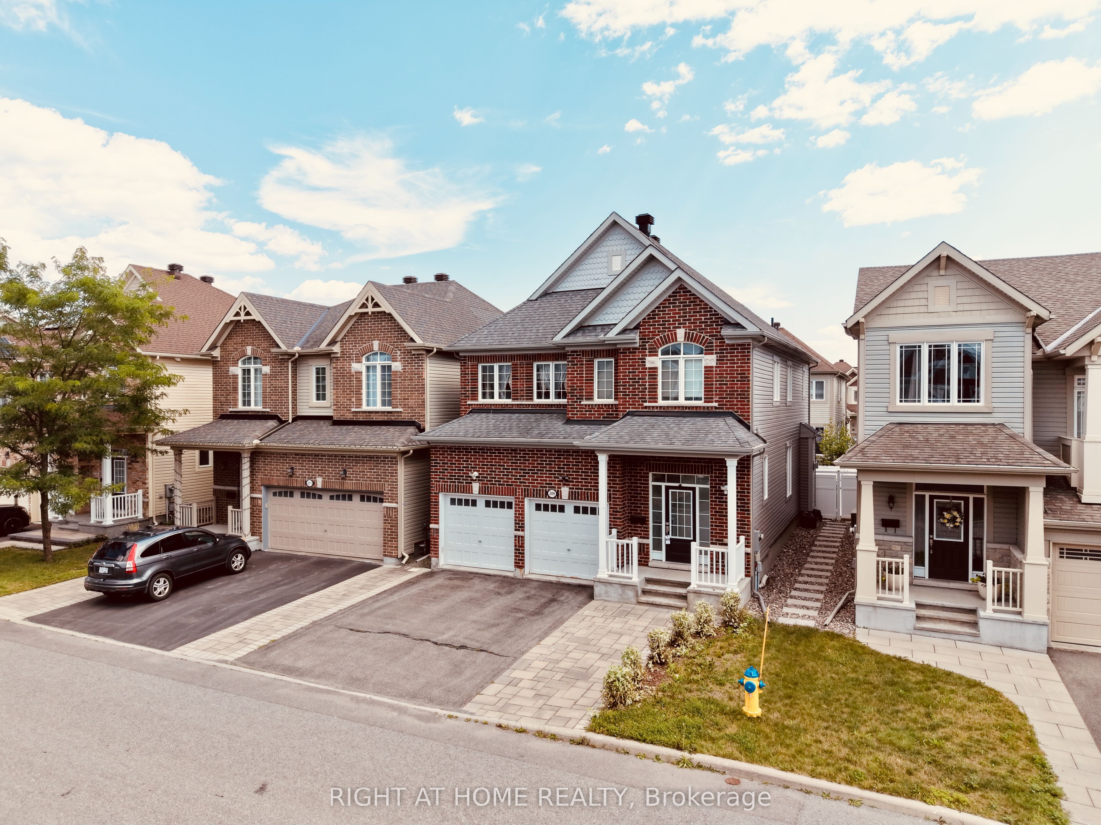 209 Rivertree Street, Kanata, ON K2M 0J4 photo 2