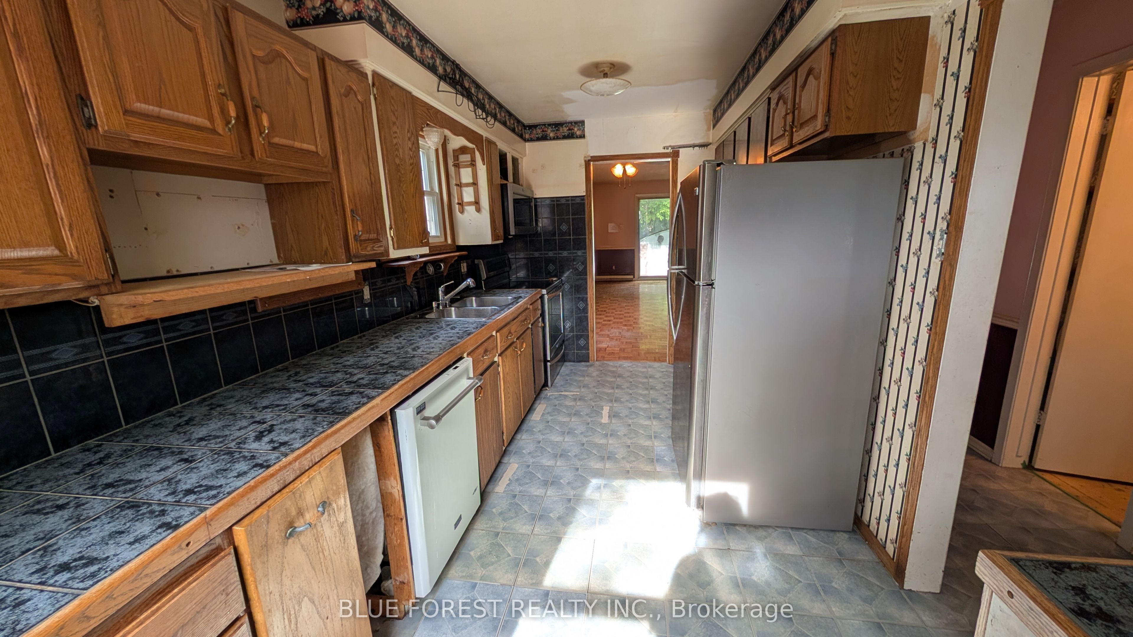 112 Marlborough Avenue, London South, ON N5Z 3S6 photo 2