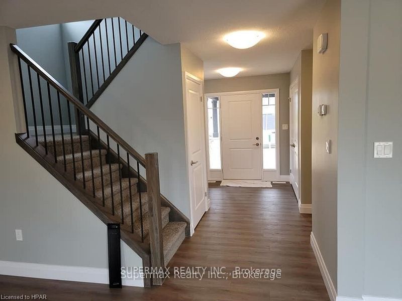 657 KETTER Way, Plympton-Wyoming, ON N0N 1T0 photo 3