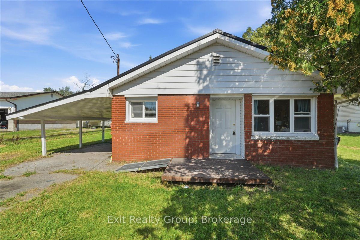 2298 Hamilton Road, Quinte West, ON K8V 5P8