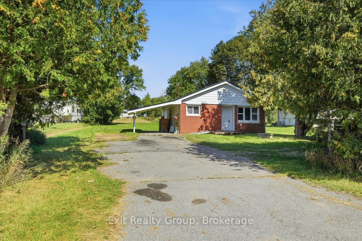 2298 Hamilton Road, Quinte West, ON K8V 5P8 photo 2
