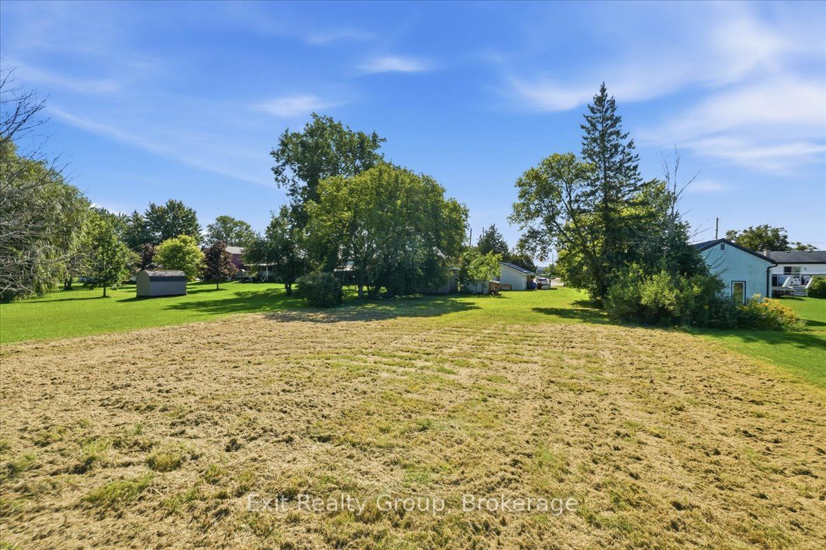 2298 Hamilton Road, Quinte West, ON K8V 5P8 photo 3