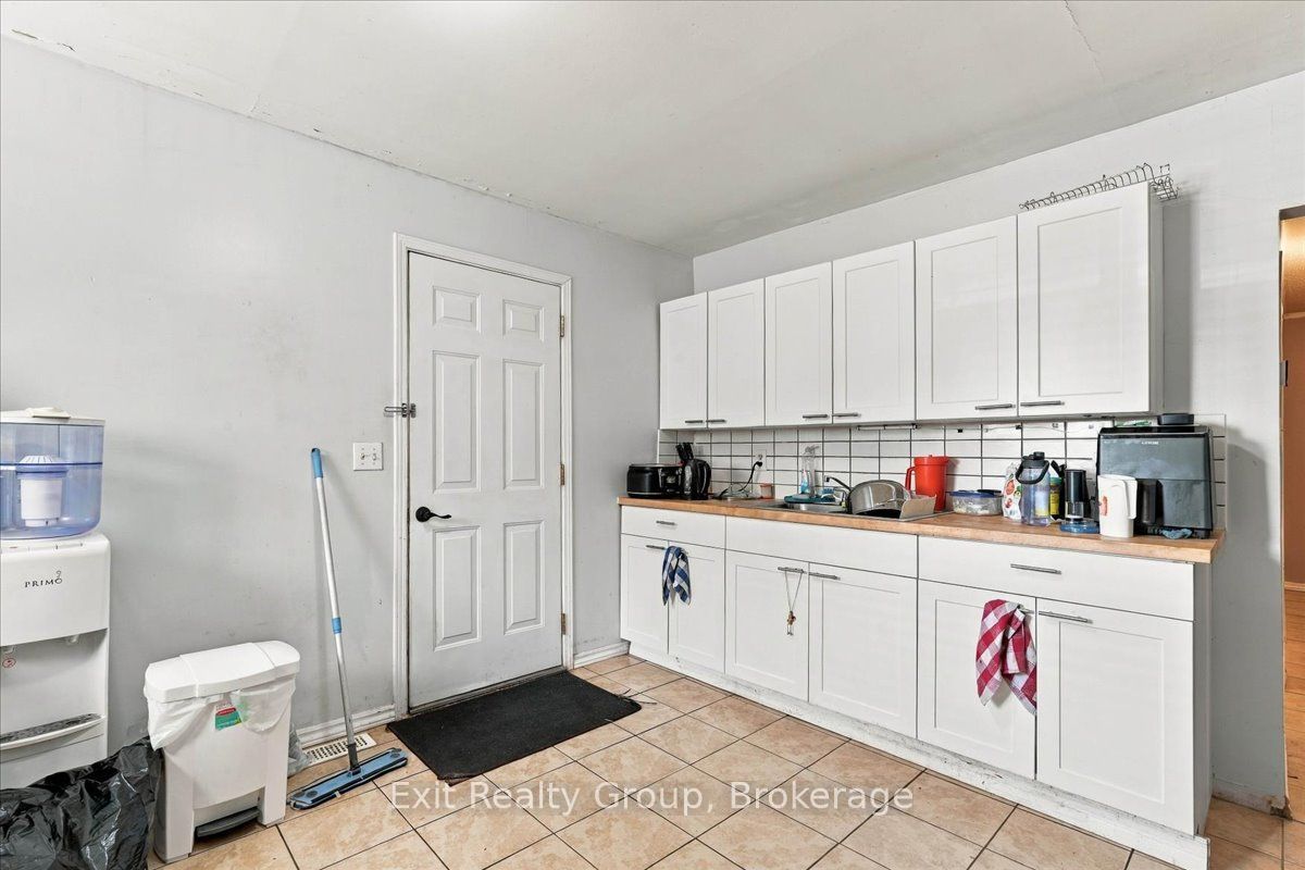 2298 Hamilton Road, Quinte West, ON K8V 5P8 photo 4