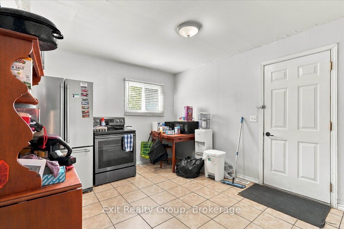 2298 Hamilton Road, Quinte West, ON K8V 5P8 photo 5