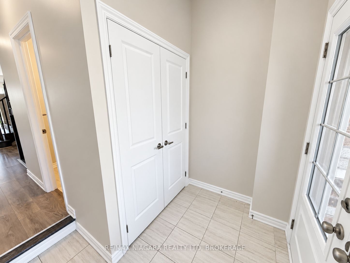 109 Sapphire Way, Thorold, ON L2V 0L5 photo 2