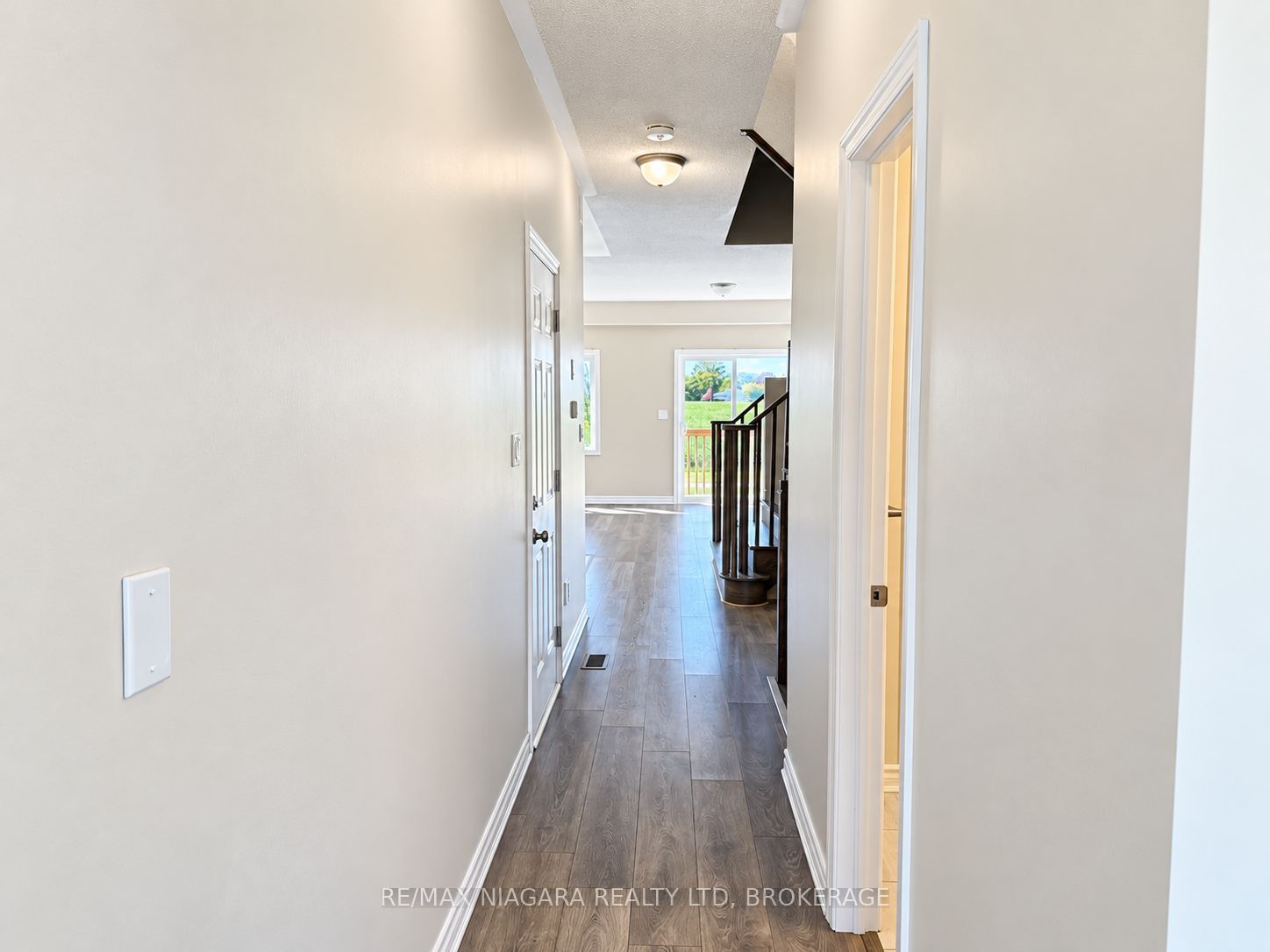 109 Sapphire Way, Thorold, ON L2V 0L5 photo 3