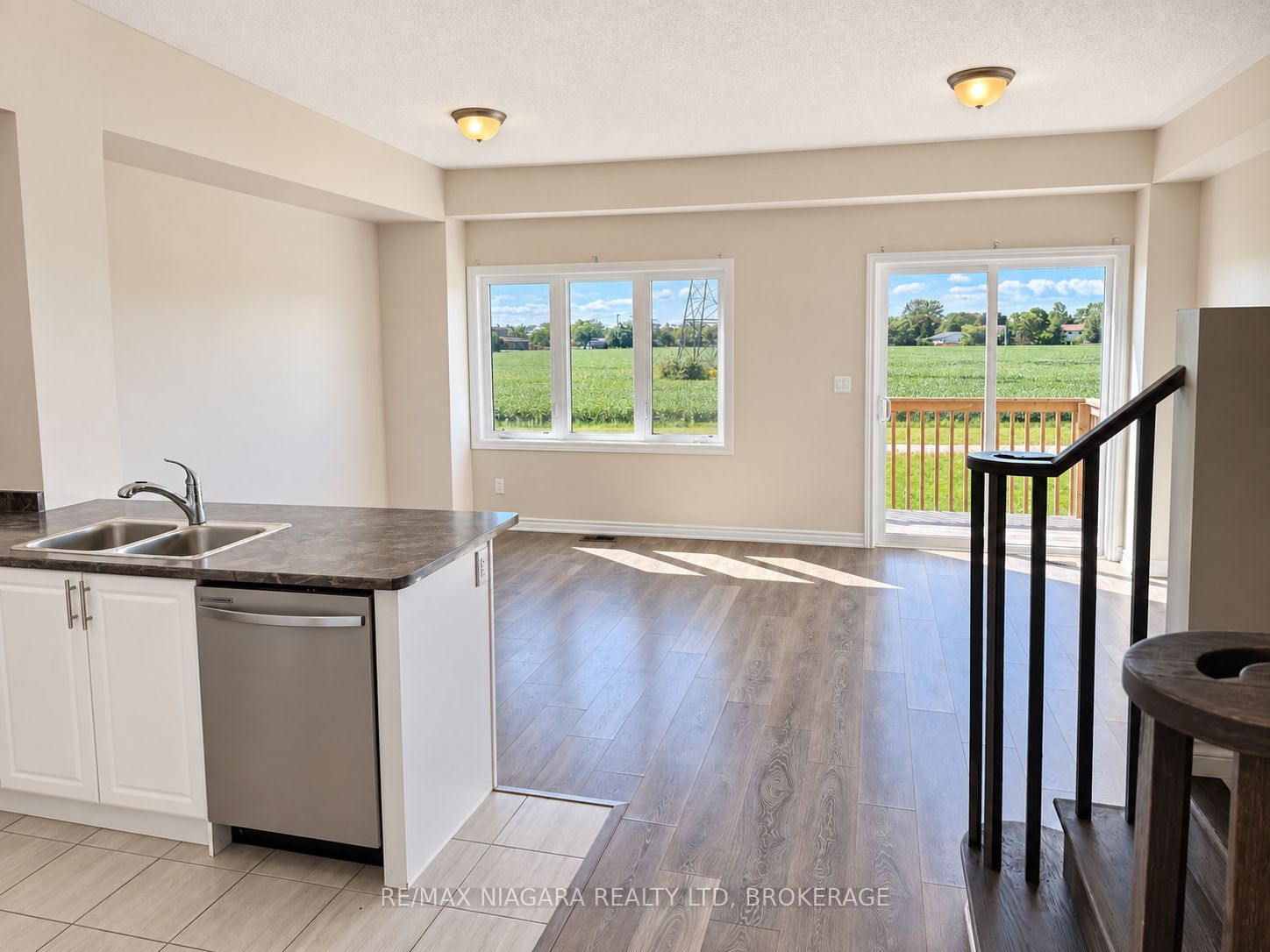 109 Sapphire Way, Thorold, ON L2V 0L5 photo 4