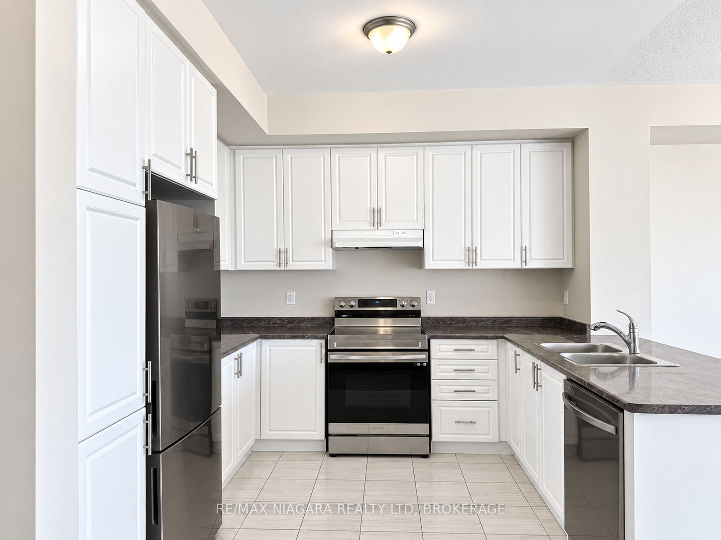 109 Sapphire Way, Thorold, ON L2V 0L5 photo 5