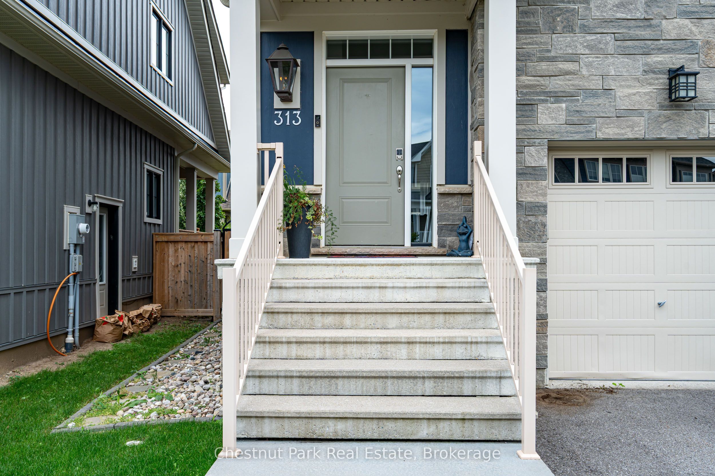 313 Yellow Birch Crescent, Blue Mountains, ON L9Y 0Y5 photo 3