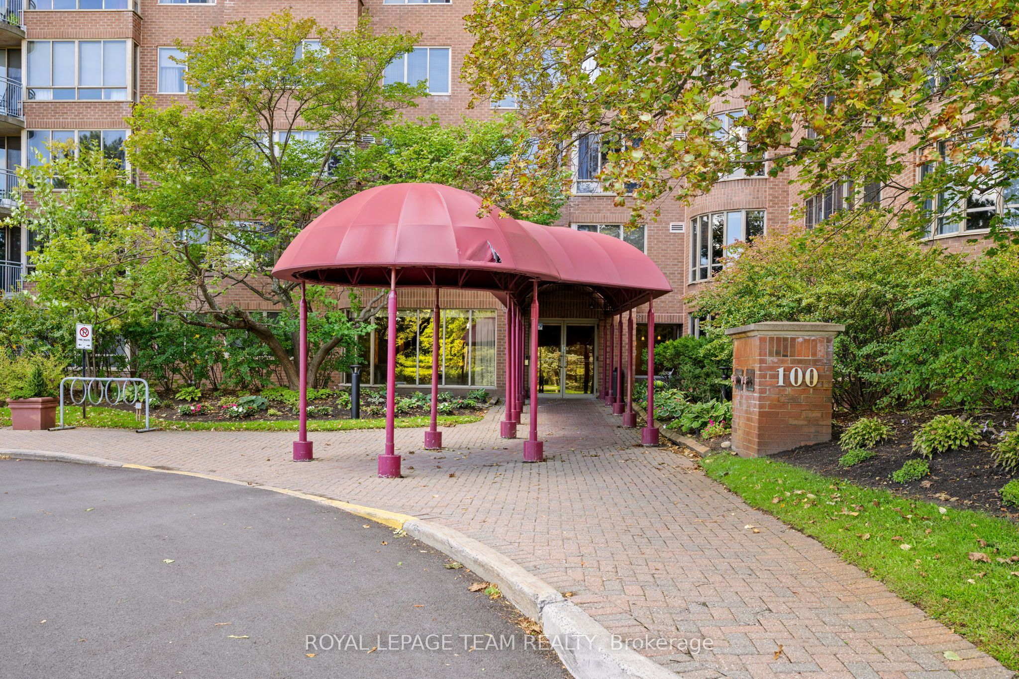 100 Grant Carman Drive 406, Cityview - Parkwoods Hills - Rideau Shore, ON K2E 8B8 photo 2