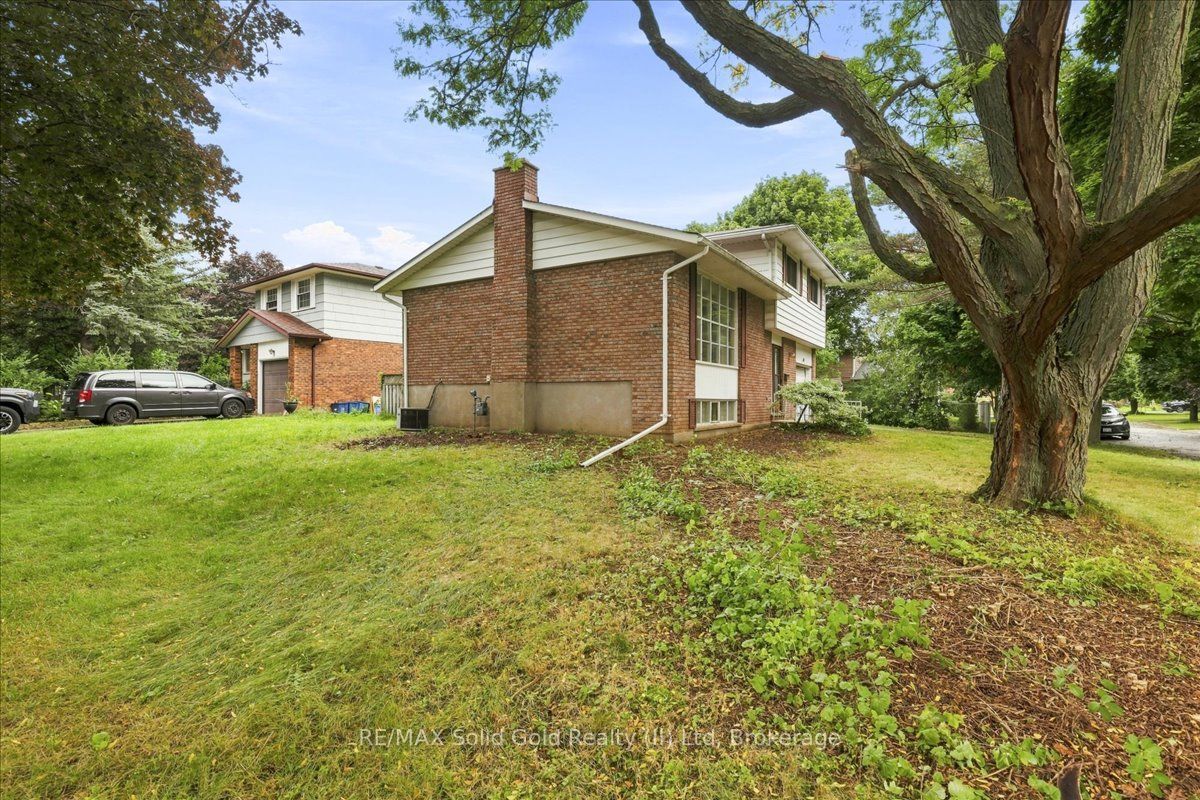 395 Mossom Place, Waterloo, ON N2K 2G7 photo 4