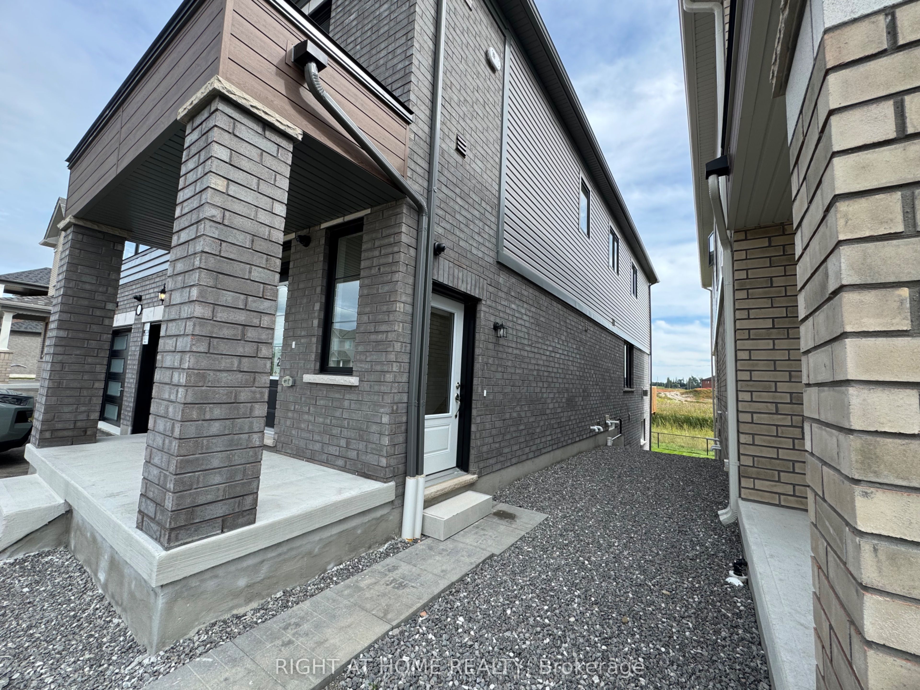 60 Debois Street # B, Kawartha Lakes, ON K9V 6A9 photo 2