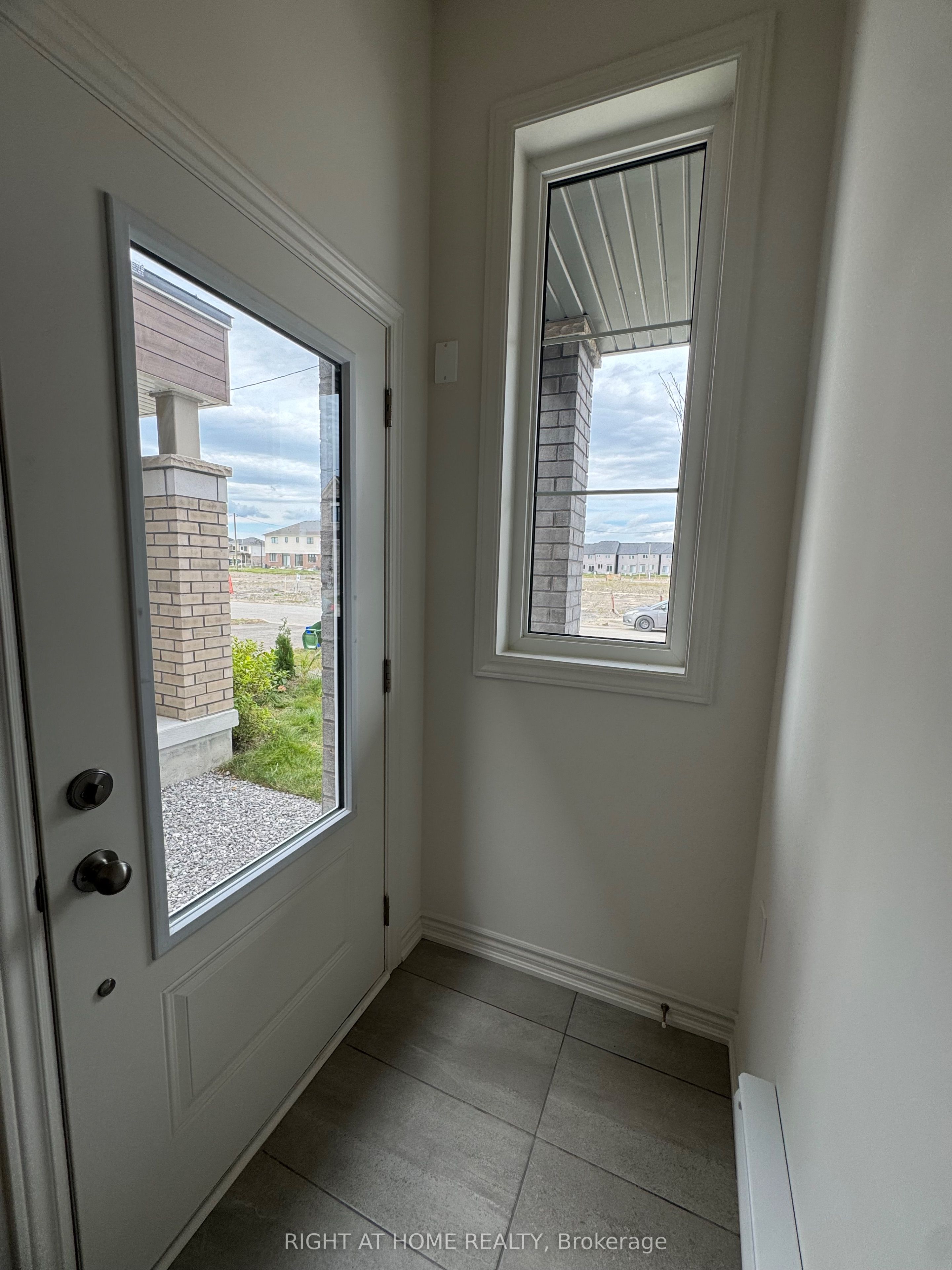 60 Debois Street # B, Kawartha Lakes, ON K9V 6A9 photo 4