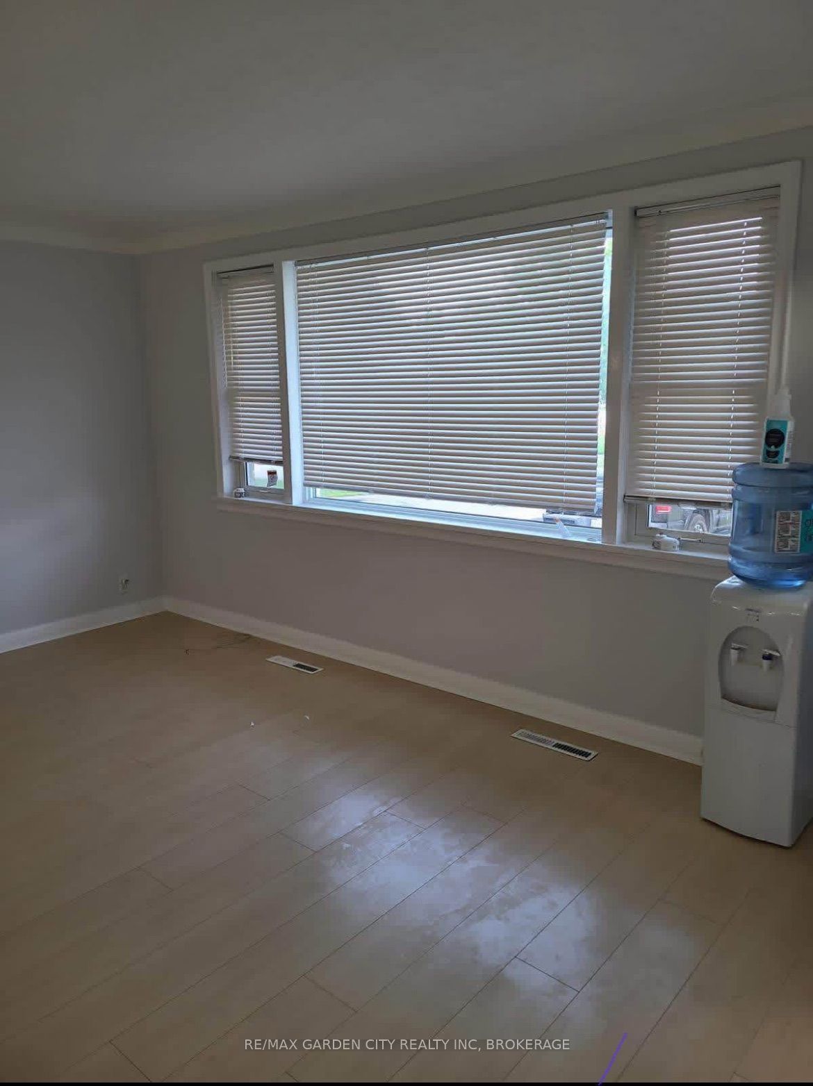 91 Margery Avenue Main floor, St. Catharines, ON L2R 6K2 photo 2
