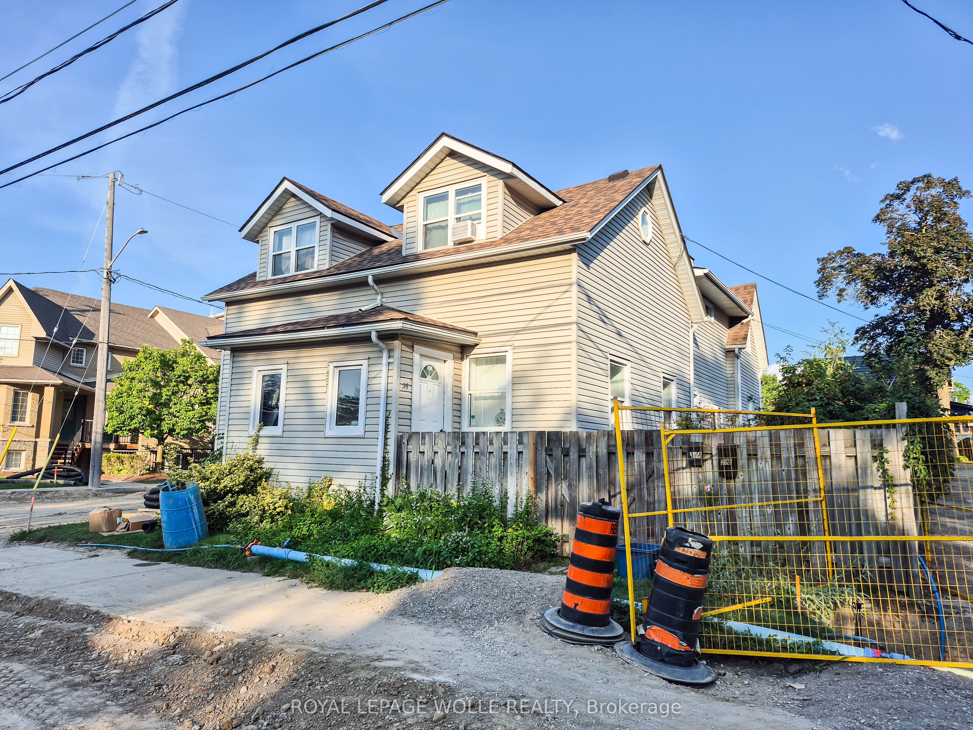 39 Union Street E B, Waterloo, ON N2J 1B8 photo 2